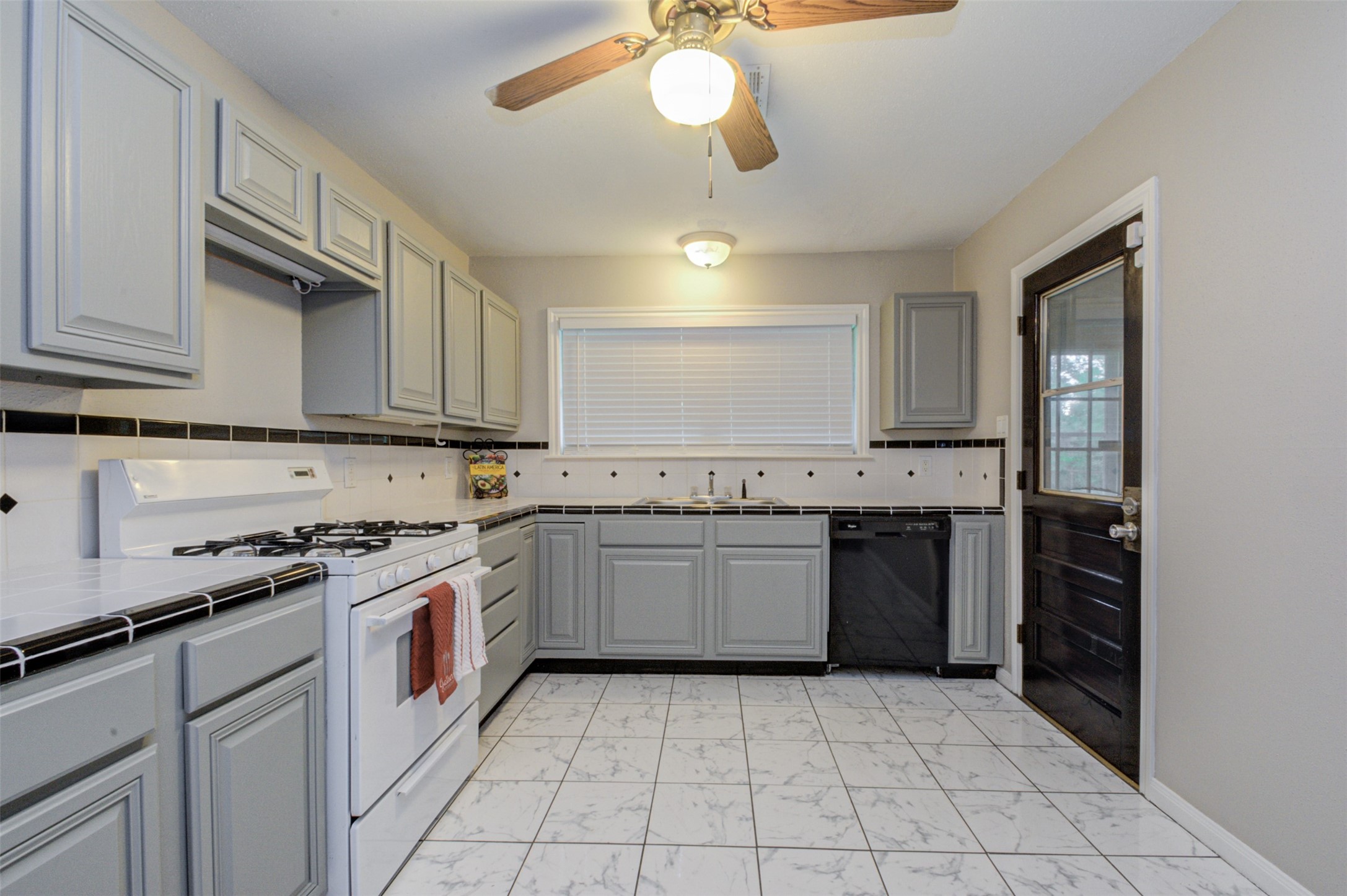 2219 Wakefield Drive Property Photo 7