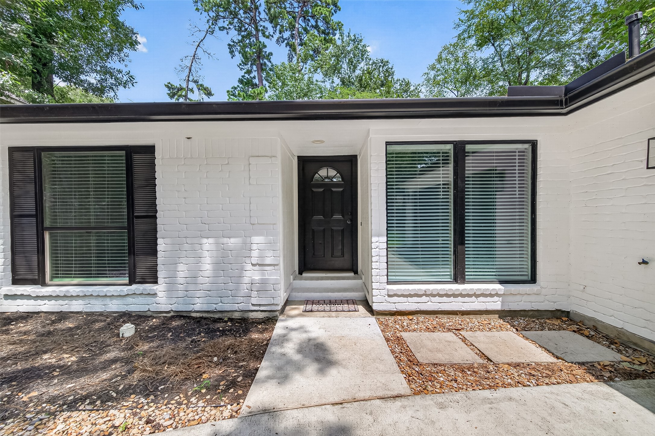 8 N Brook Pebble Court Property Photo 6