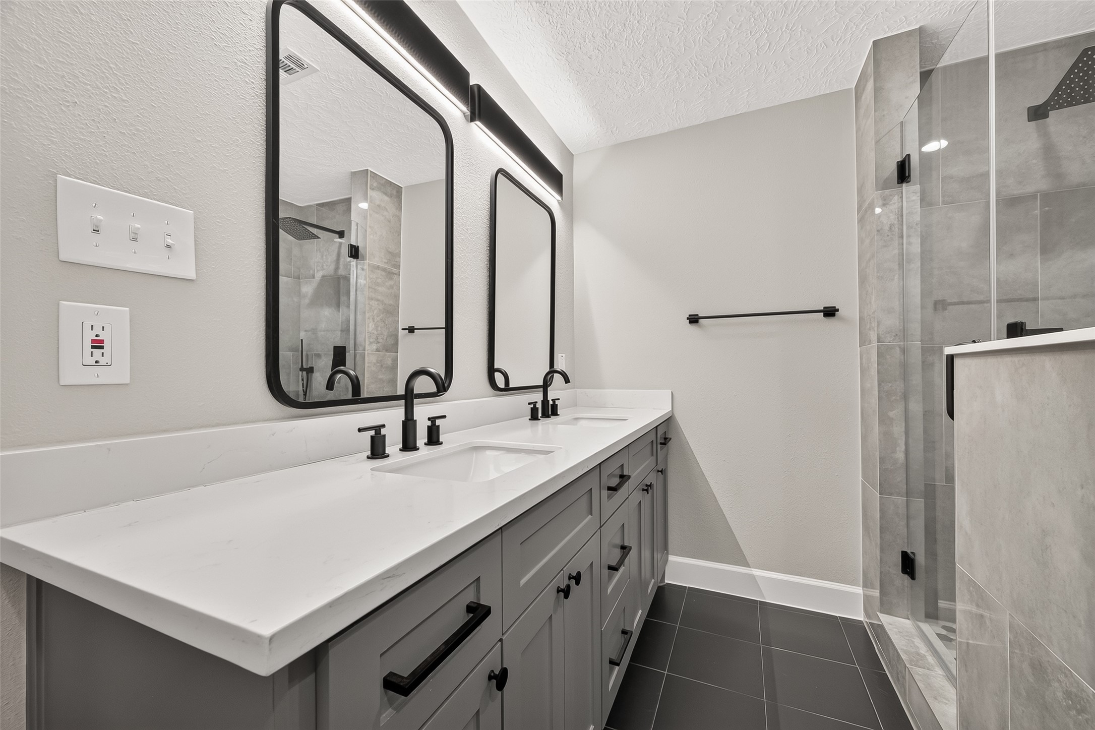 8 N Brook Pebble Court Property Photo 33
