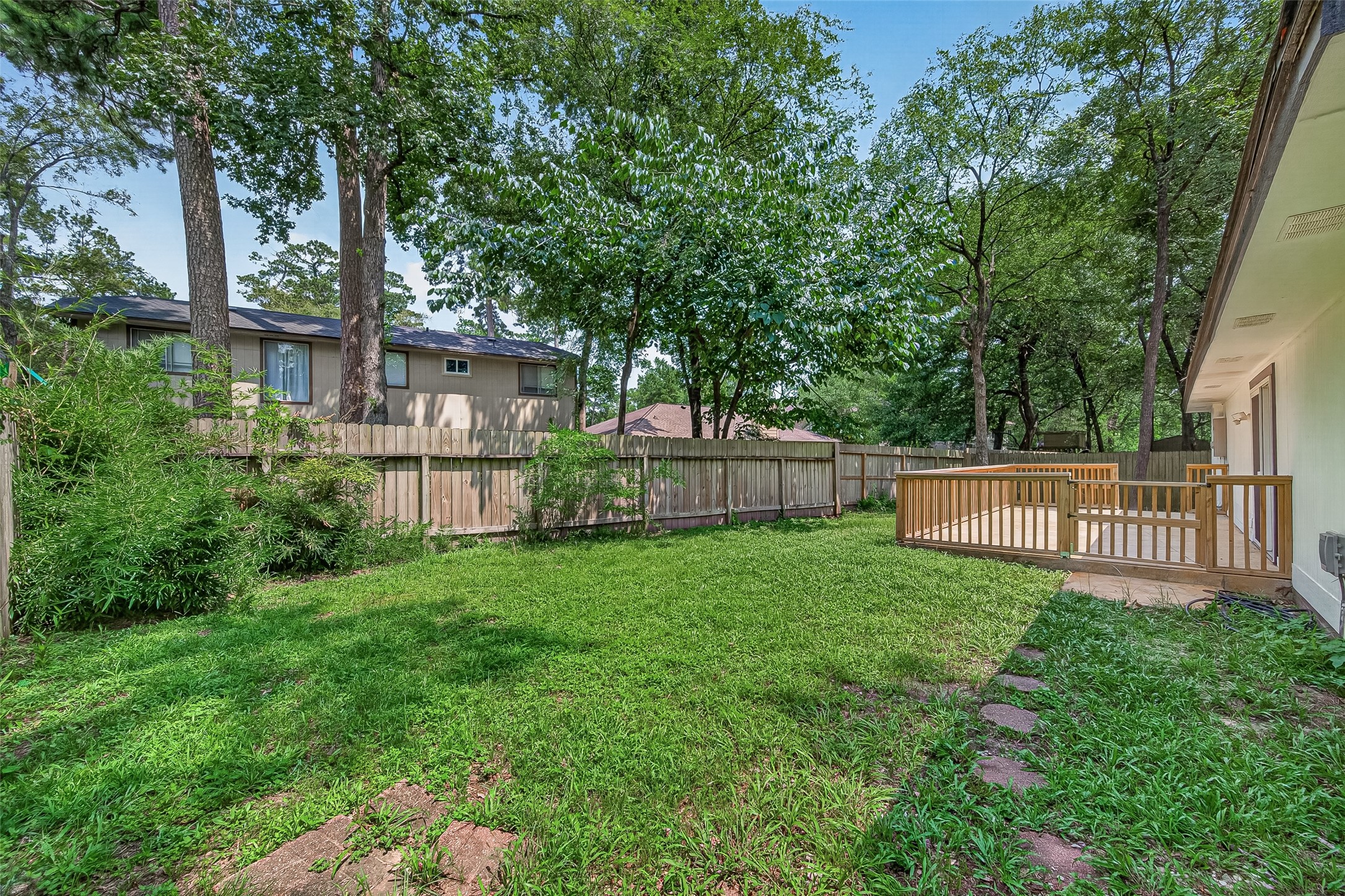 8 N Brook Pebble Court Property Photo 46