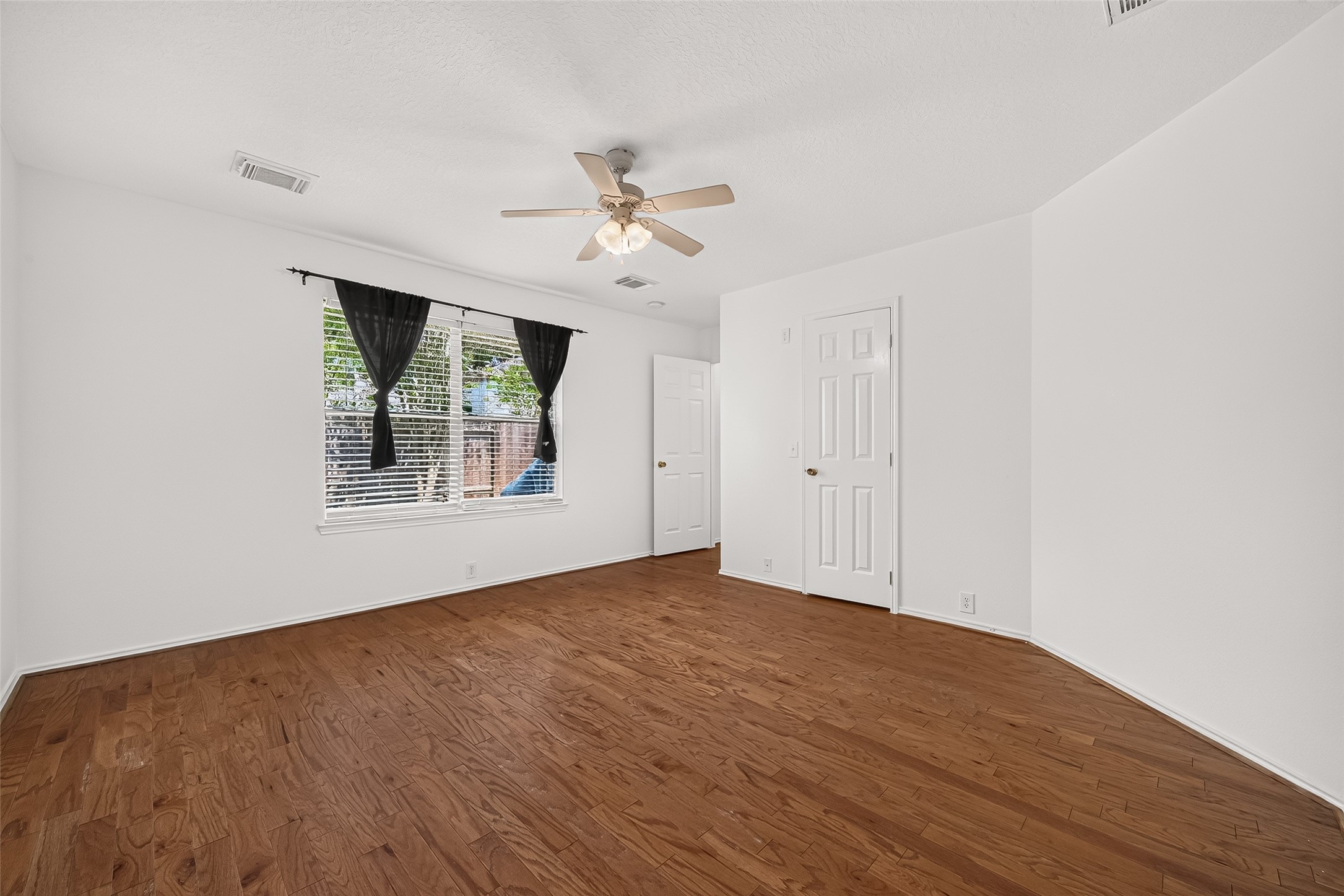 6807 Lauderwick Court Property Photo 33