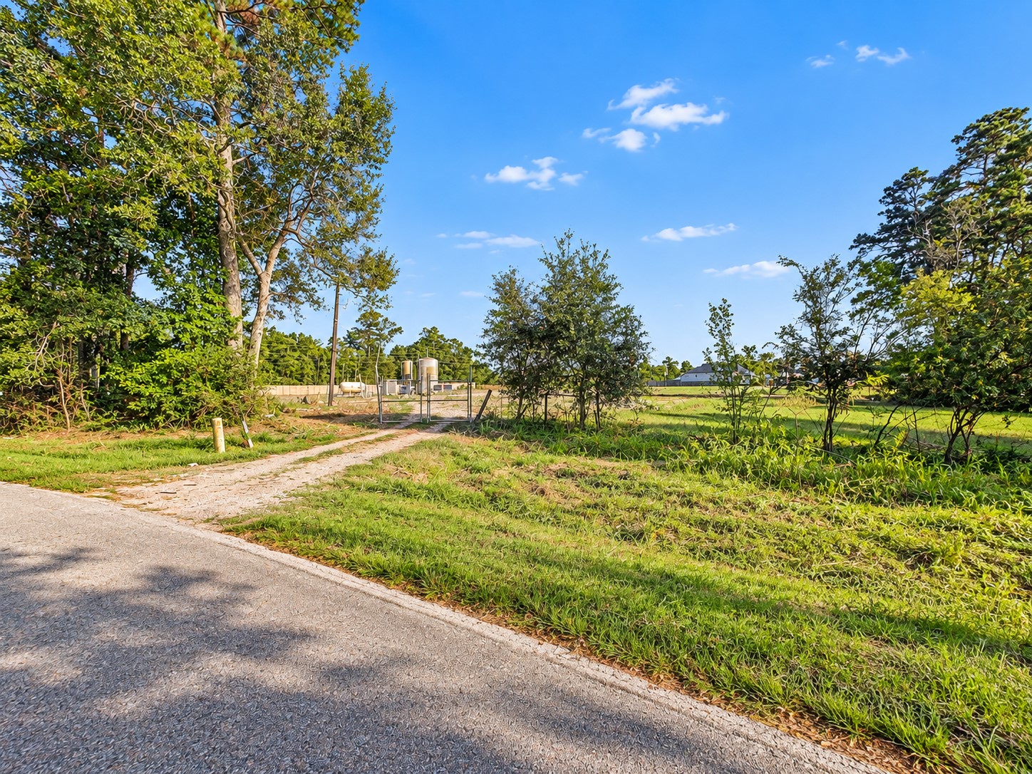 8111 Rolling Oaks Dr Property Photo 4