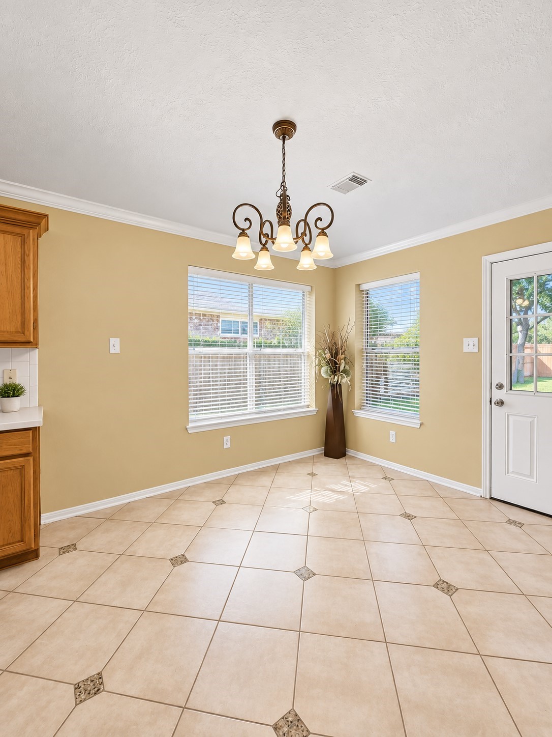 2610 Parkbriar Lane Property Photo 11
