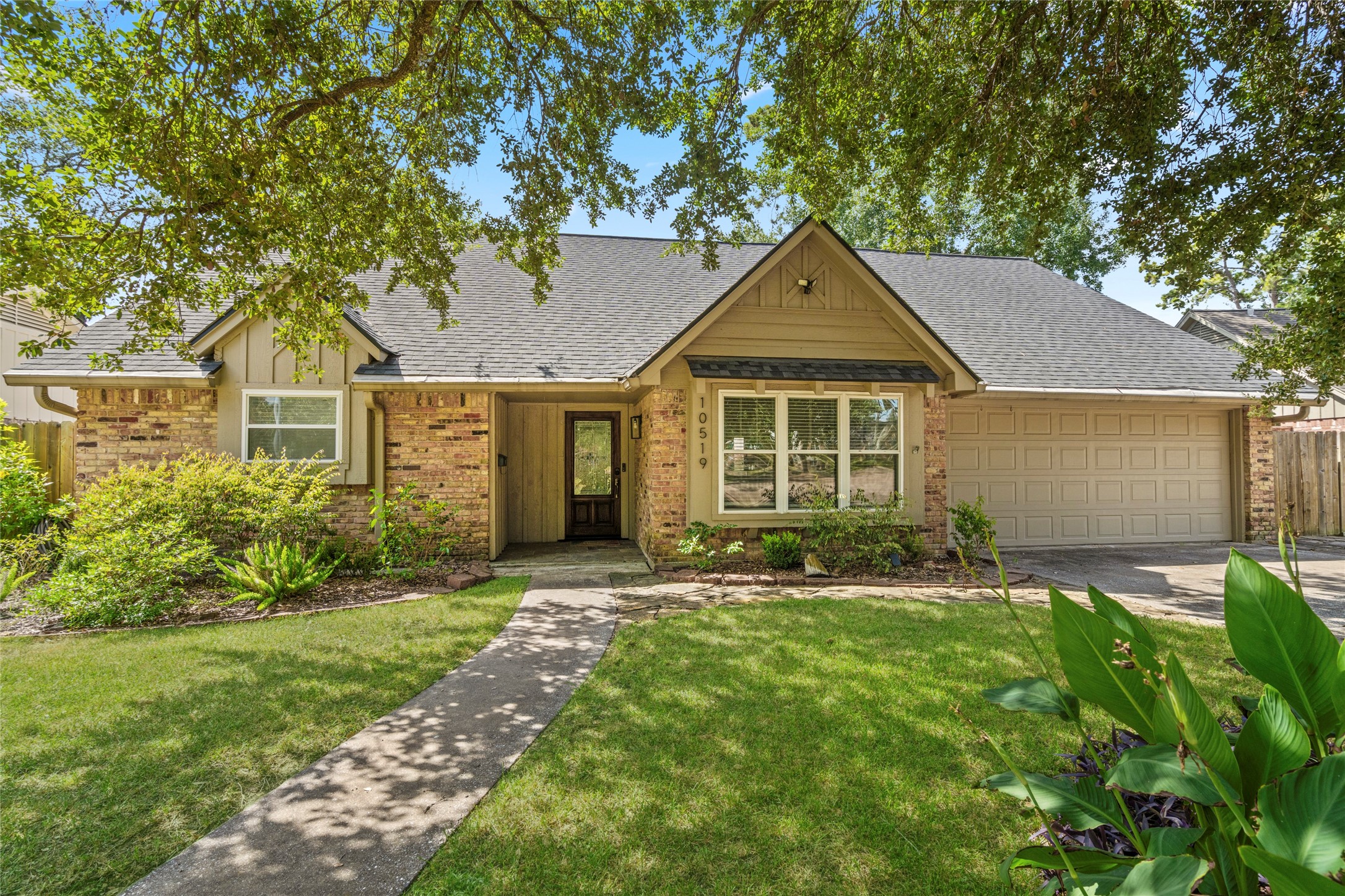 10519 Londonderry Drive Property Photo 1