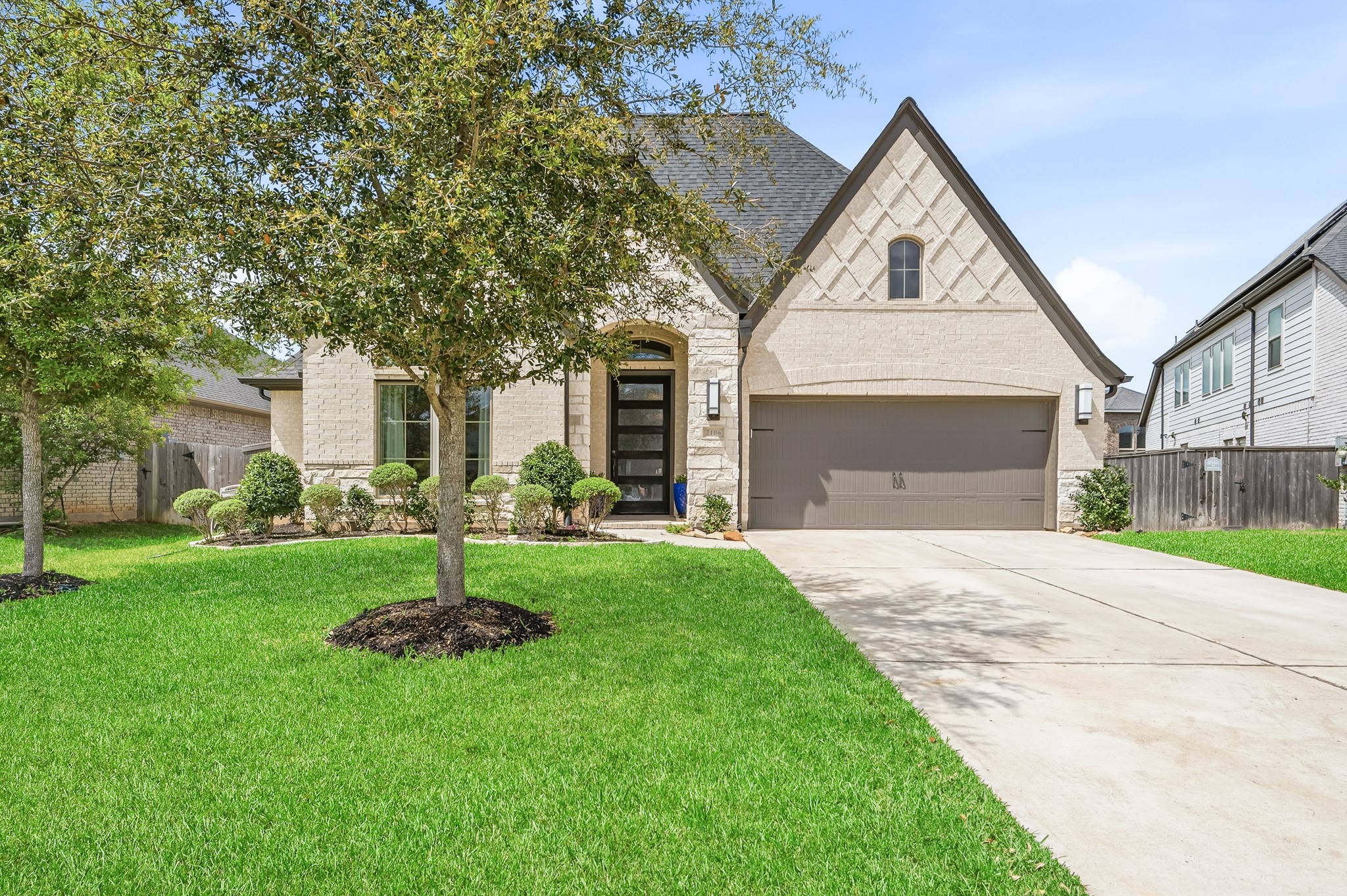 2106 Stargrass Drive Property Photo 1