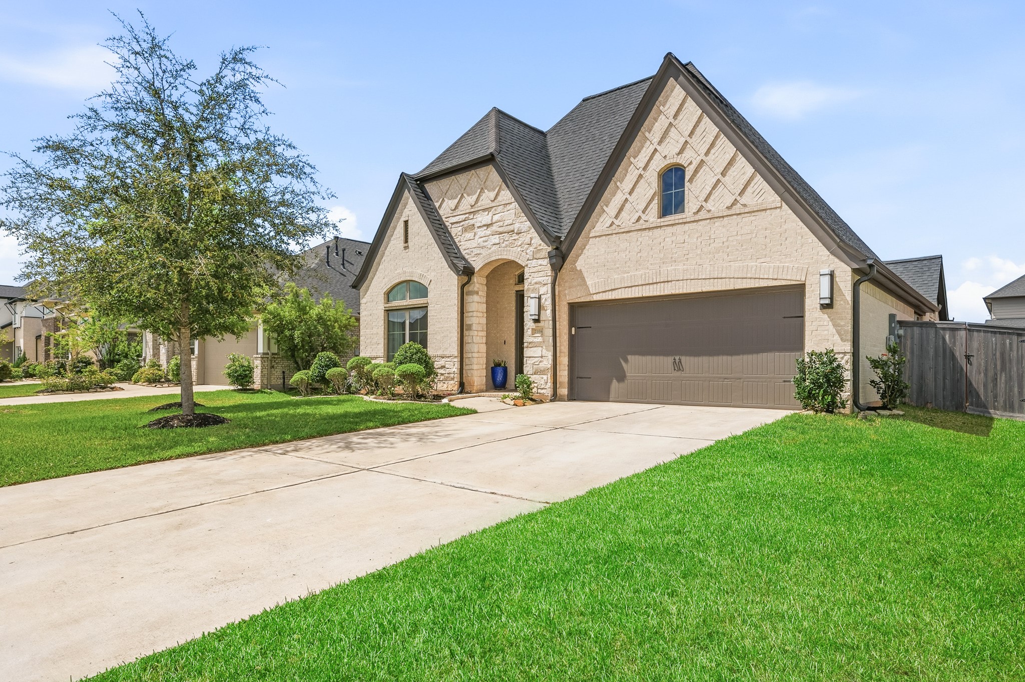 2106 Stargrass Drive Property Photo 2