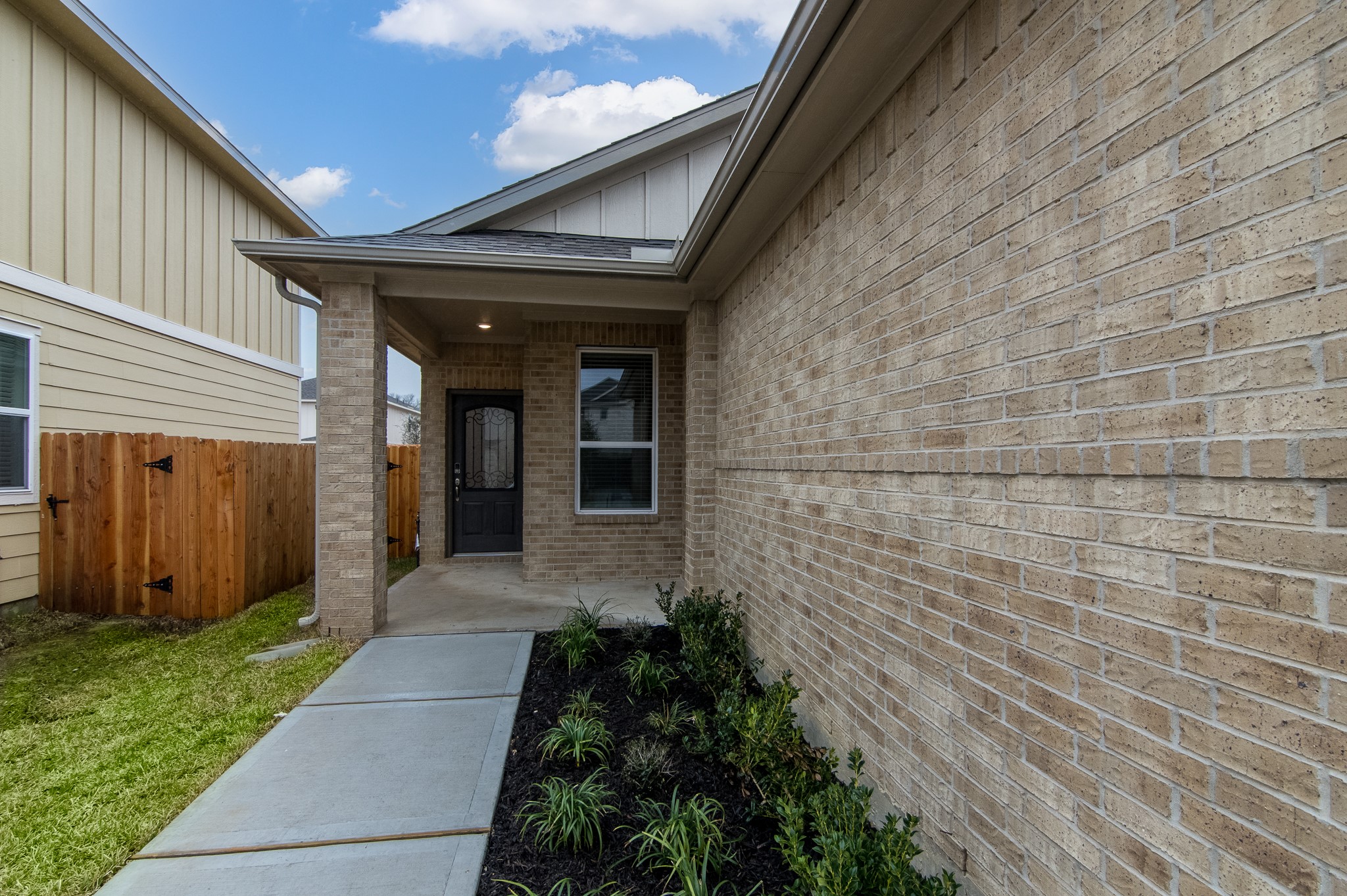 18499 Sunrise Maple Drive Property Photo 3