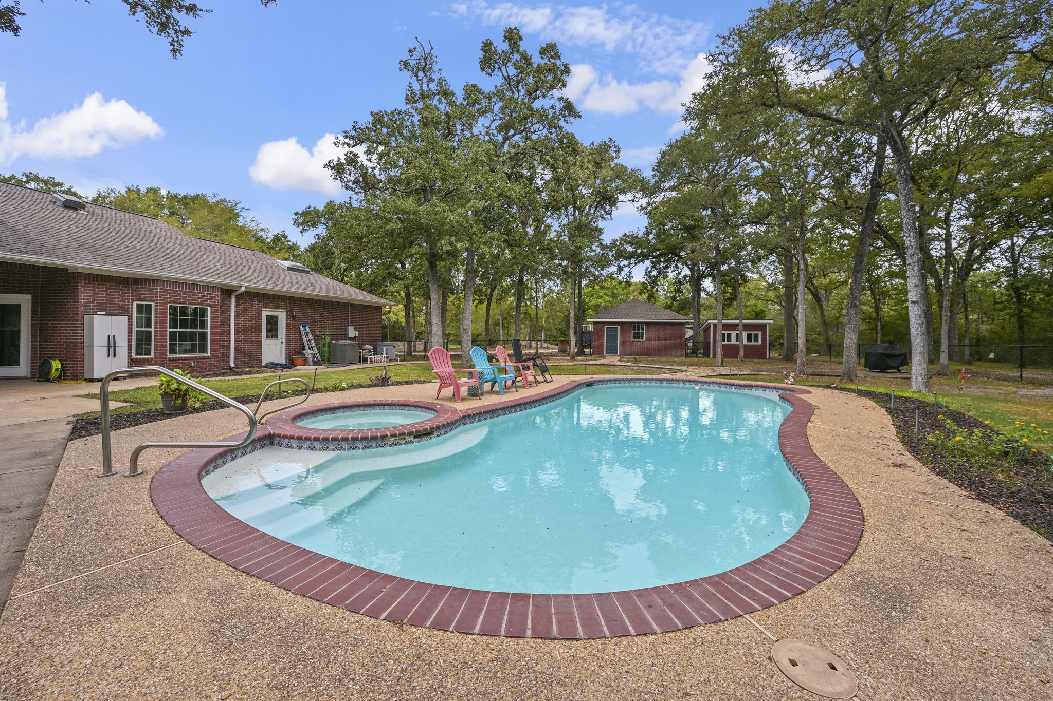 7601 Jones Road Property Photo 3