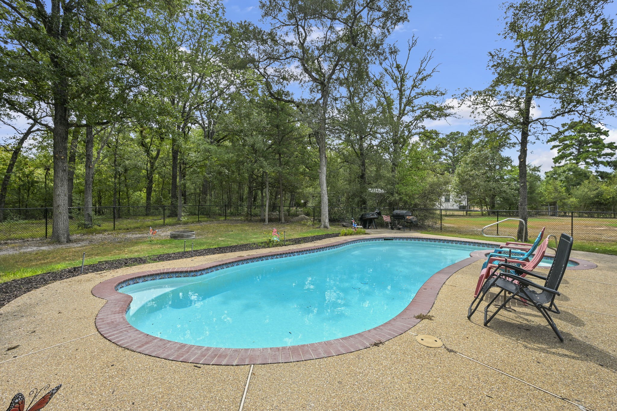 7601 Jones Road Property Photo 4