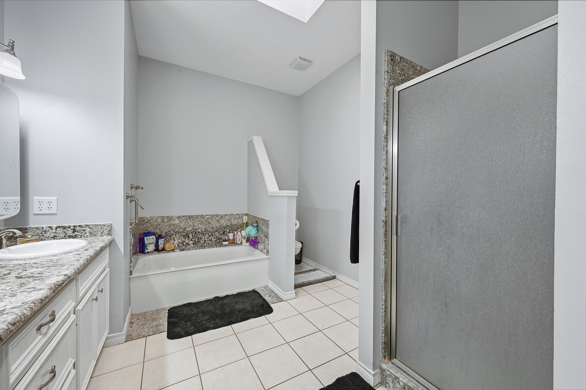 7601 Jones Road Property Photo 14