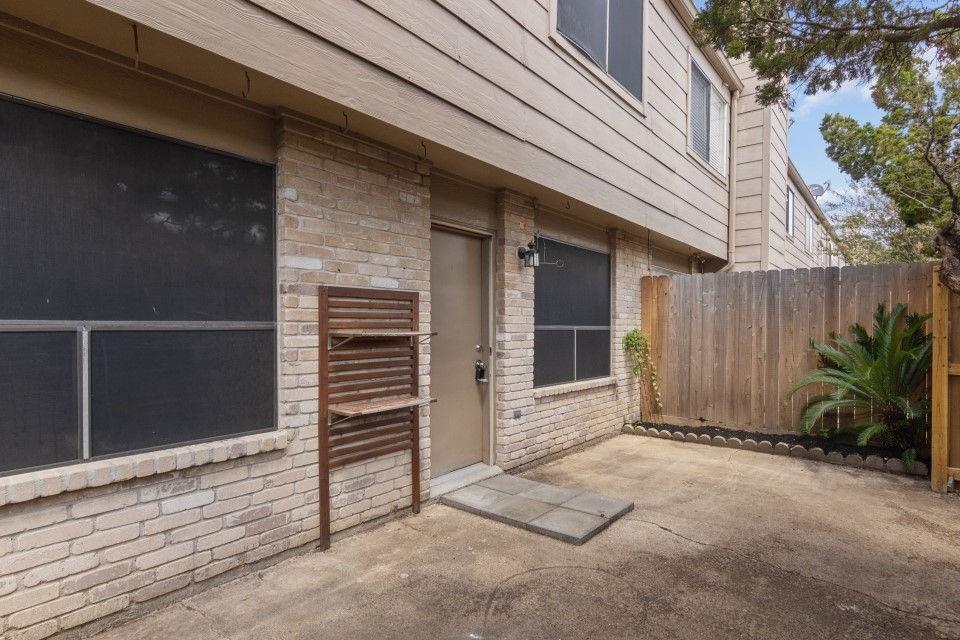 15343 Falmouth Avenue 2 Property Photo 25