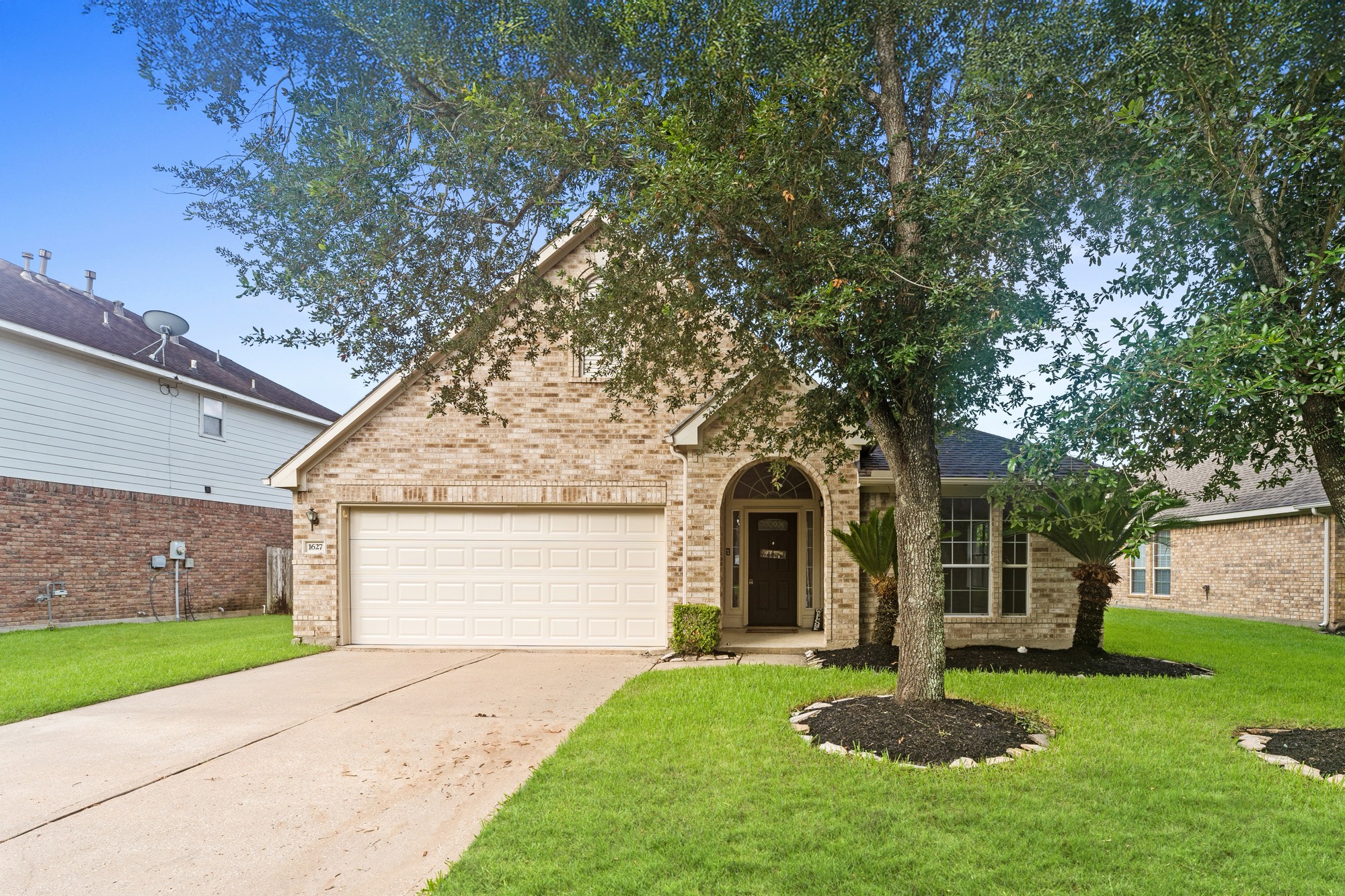 1627 Pebble Brook Property Photo 1