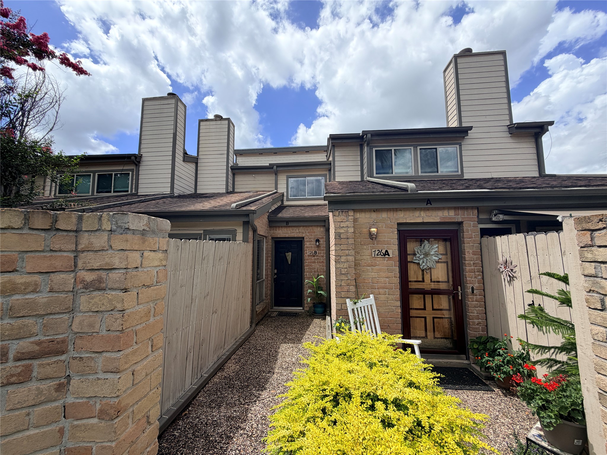 726 Country Place Drive B Property Photo 1