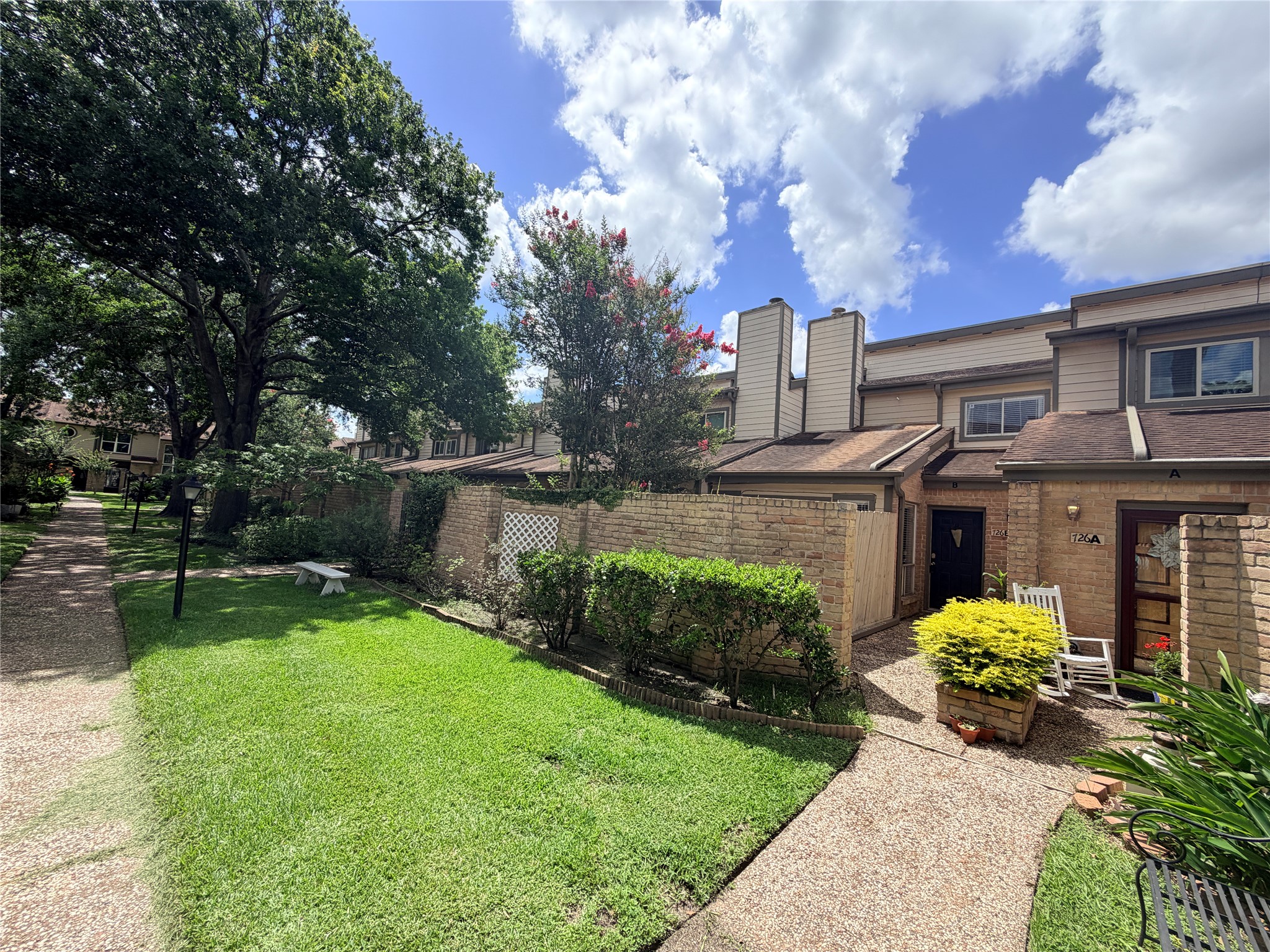 726 Country Place Drive B Property Photo 3