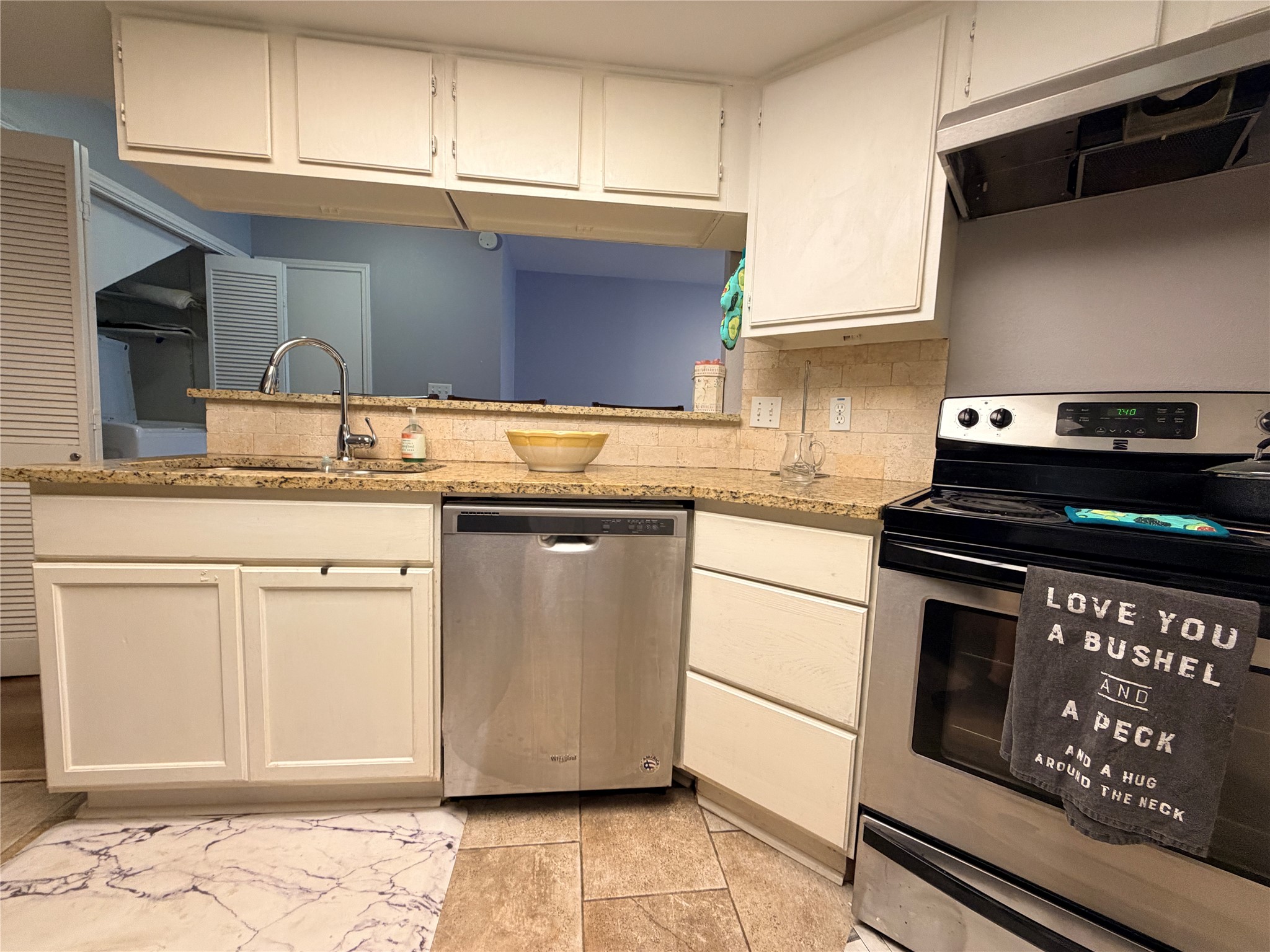 726 Country Place Drive B Property Photo 10