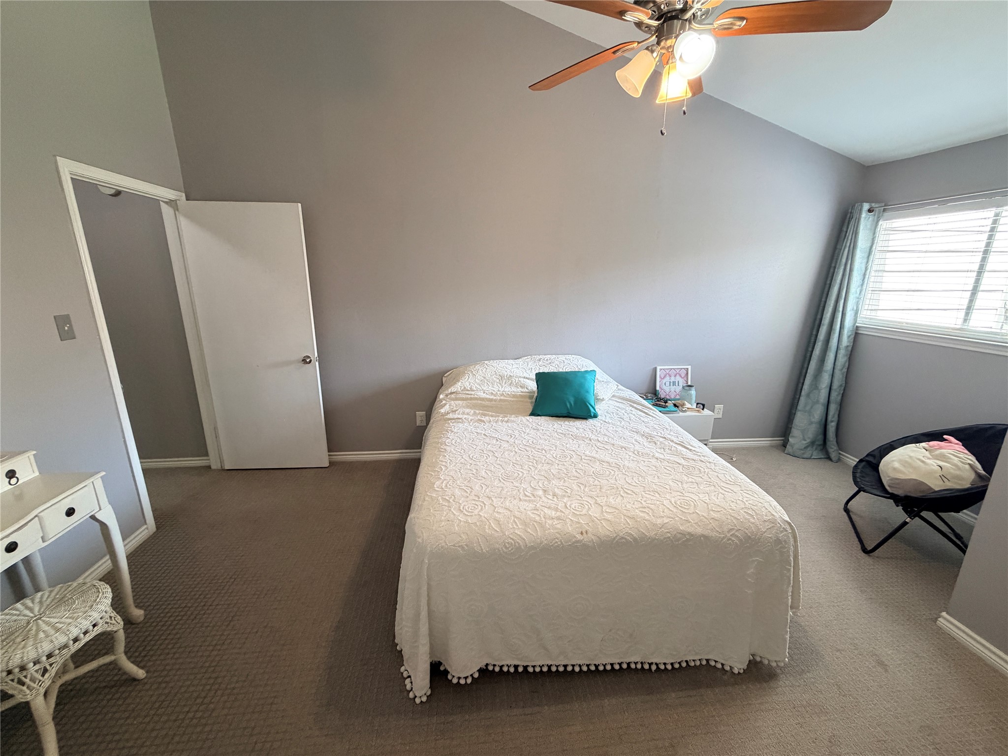 726 Country Place Drive B Property Photo 15