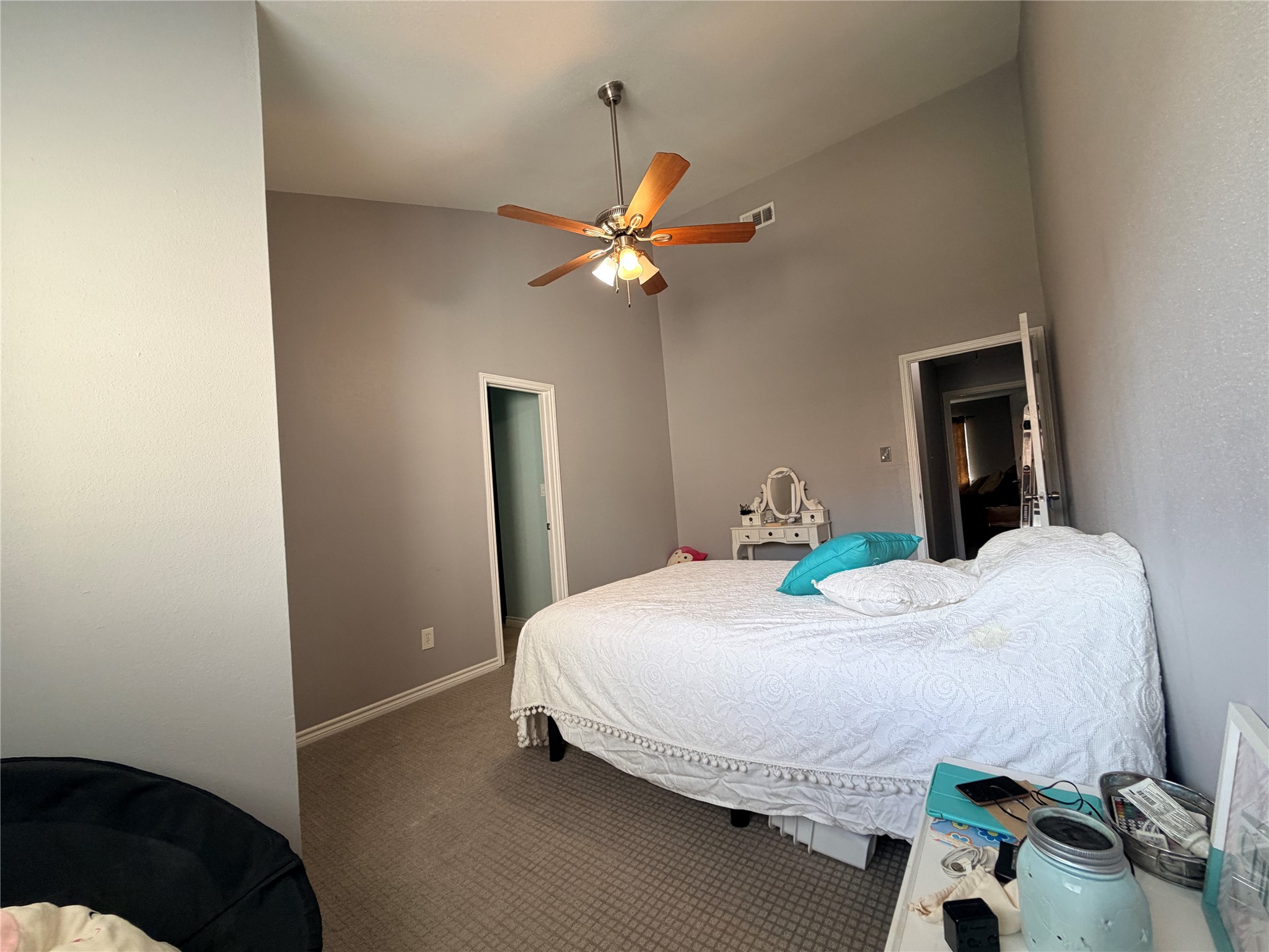 726 Country Place Drive B Property Photo 16
