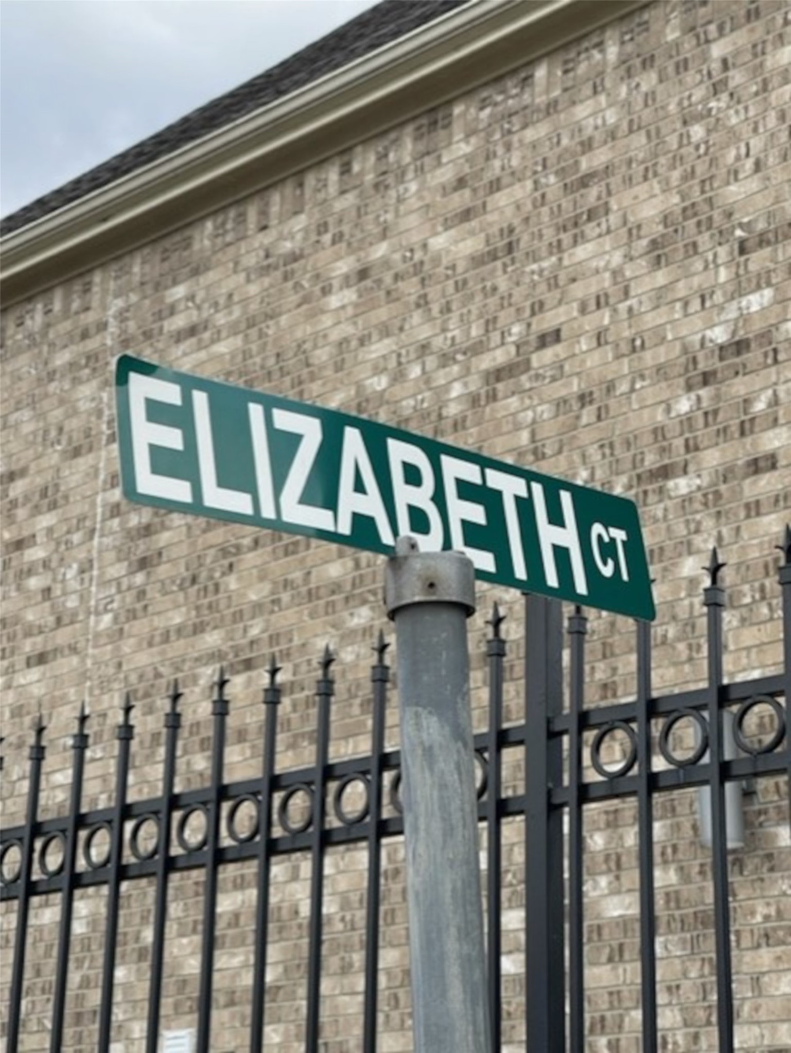 3738 Elizabeth Court Property Photo 4