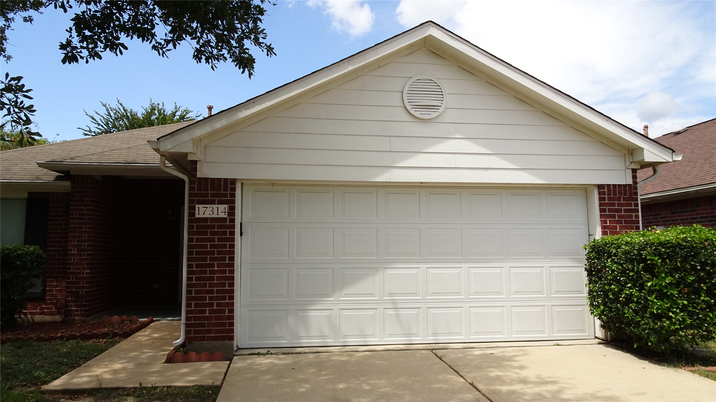 17314 Glenmorris Drive Property Photo 3