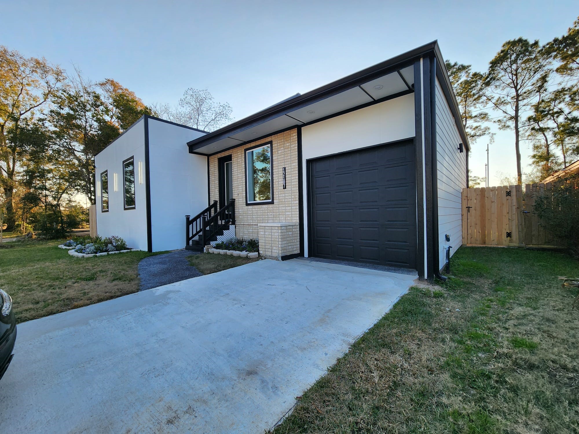 12107 Haroldson Forest Drive Property Photo 6