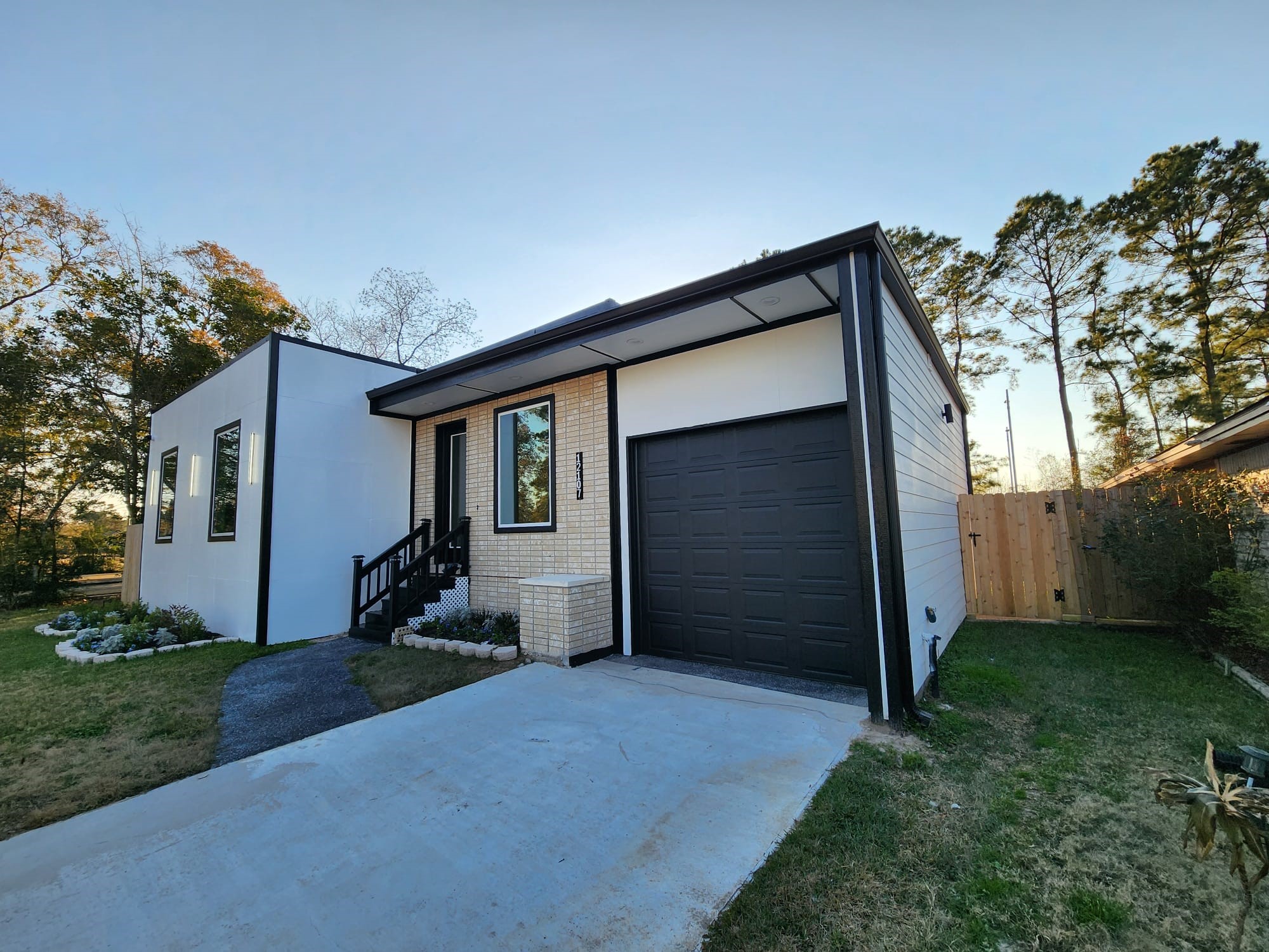 12107 Haroldson Forest Drive Property Photo 8
