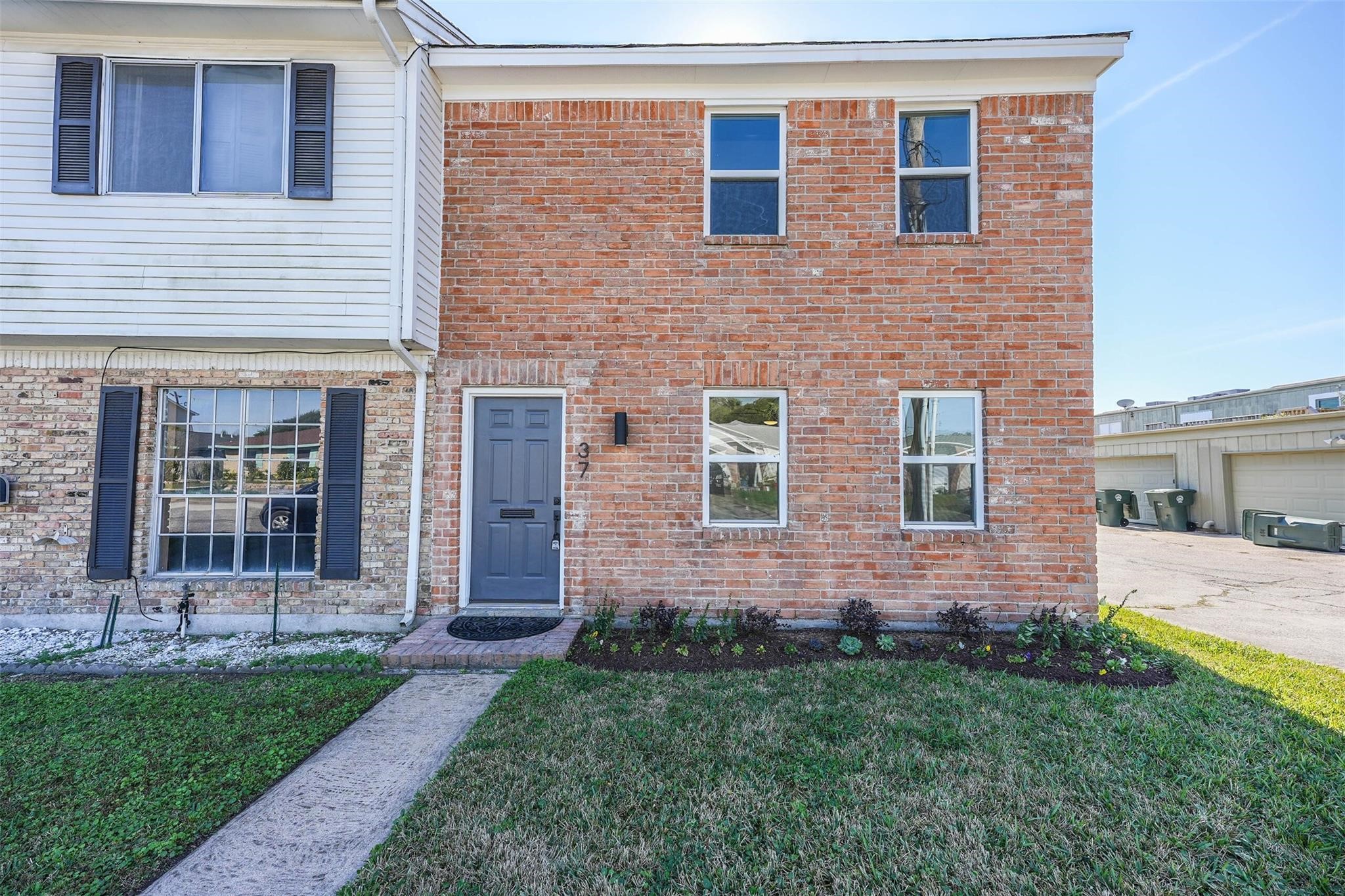 37 San Jacinto Drive Property Photo 1