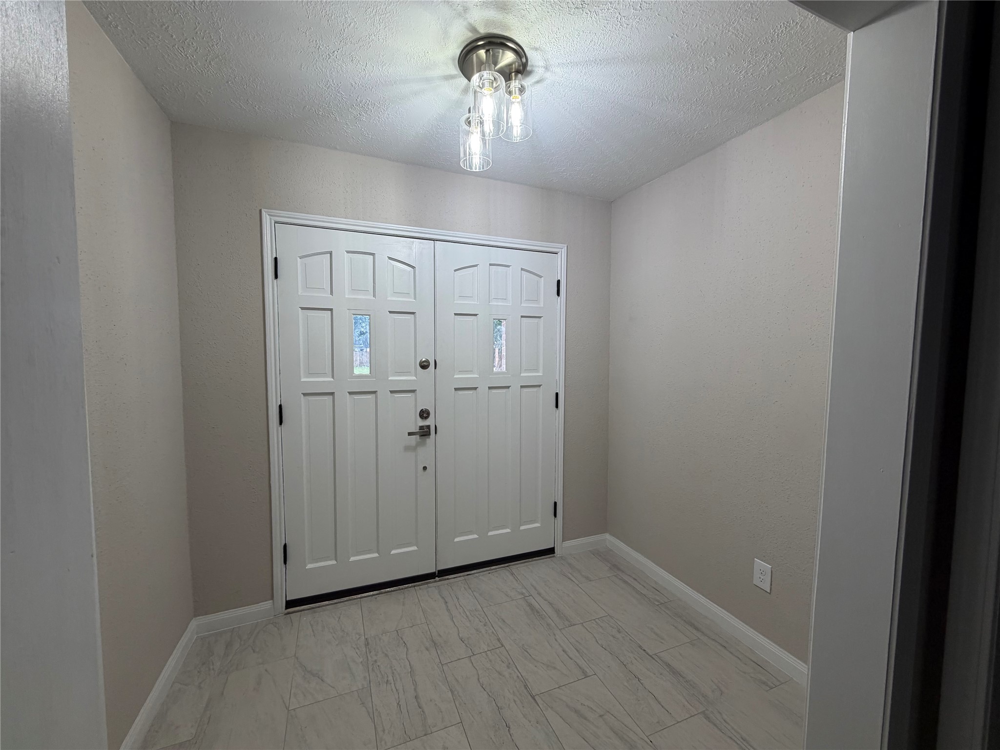 1811 Hanbury Court Property Photo 2