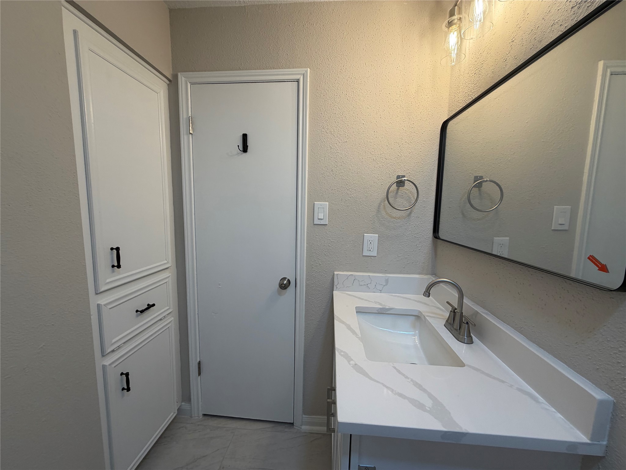 1811 Hanbury Court Property Photo 14