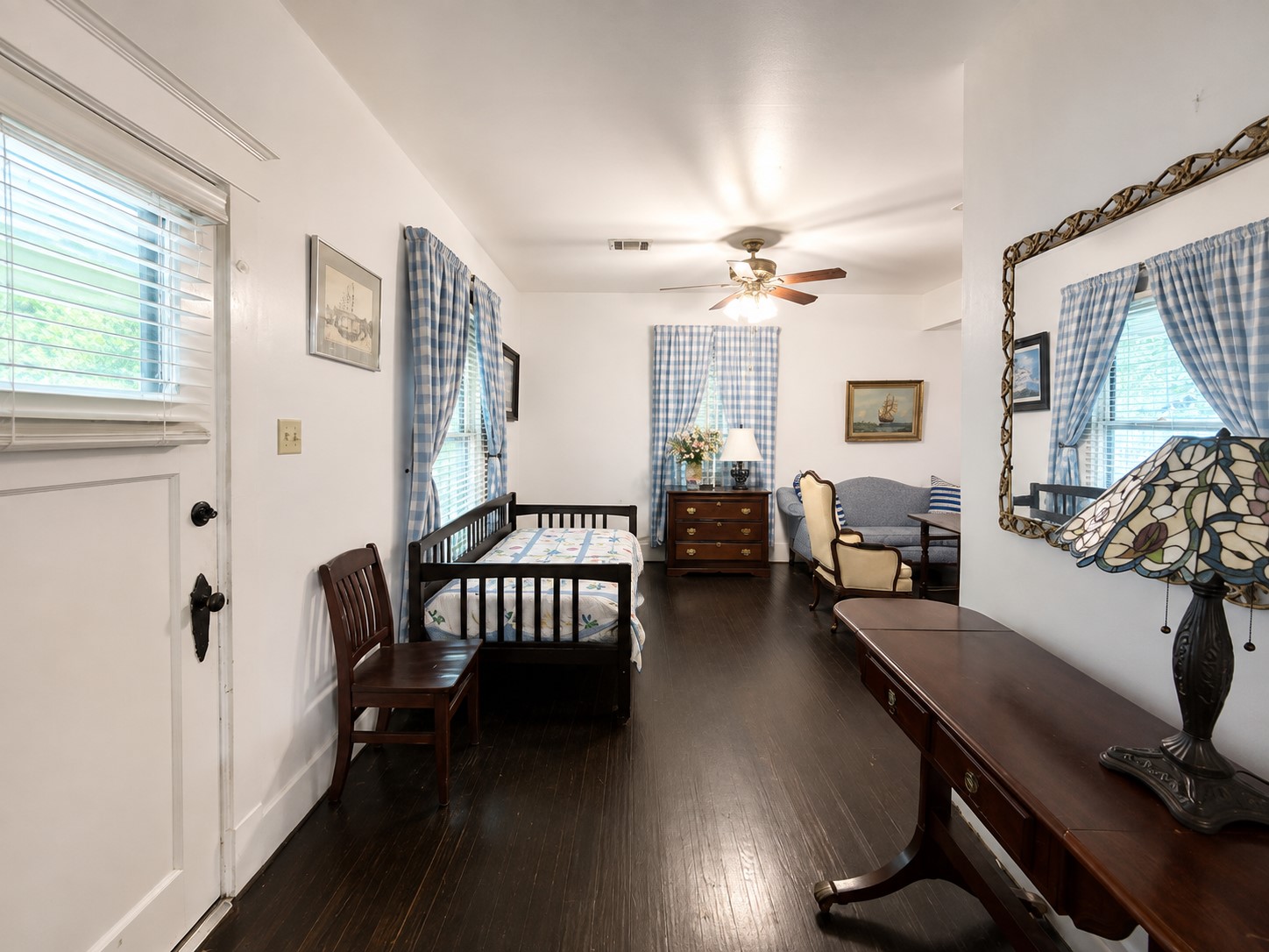 1012 W Adoue Street Property Photo 2