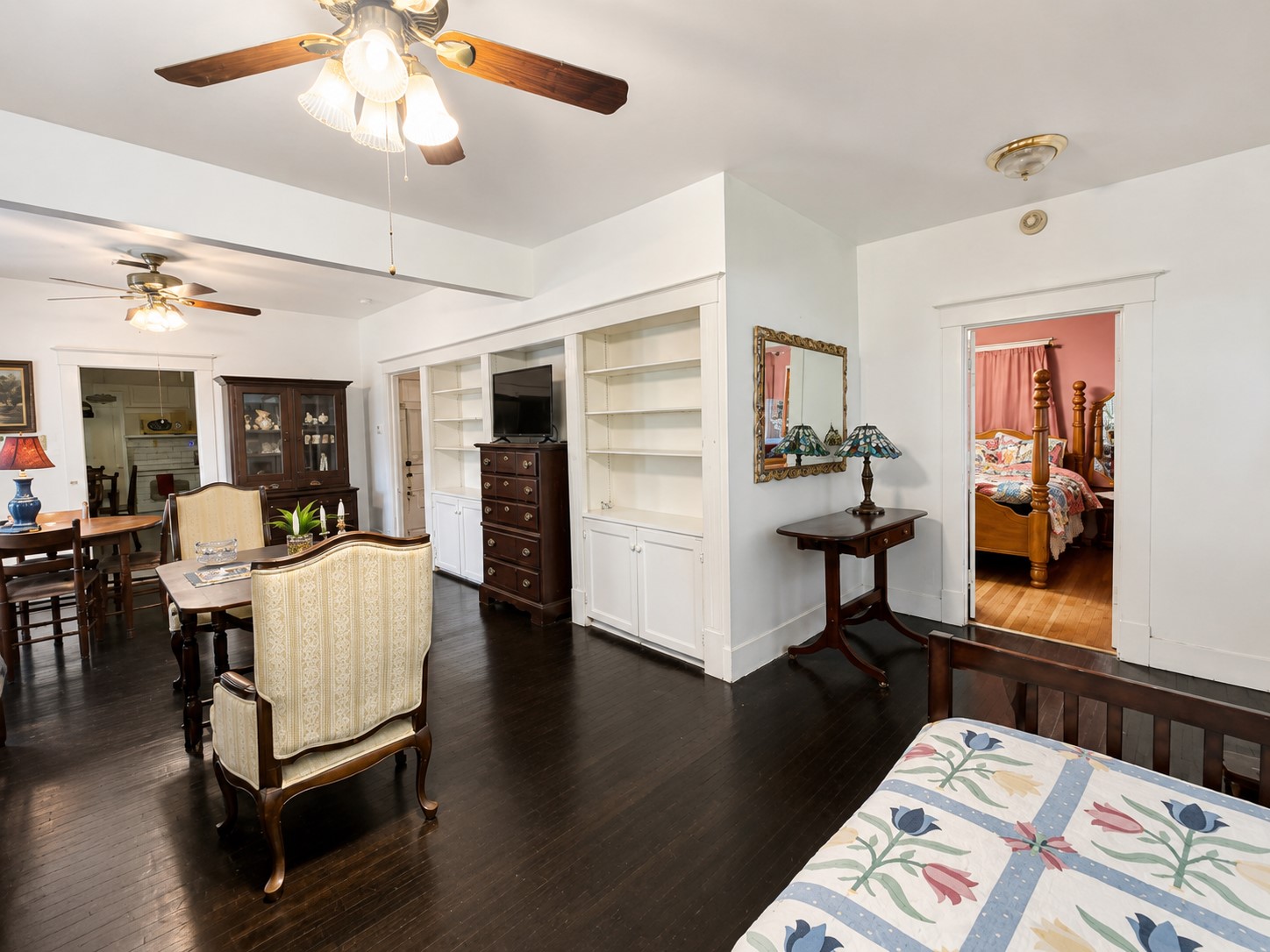 1012 W Adoue Street Property Photo 4