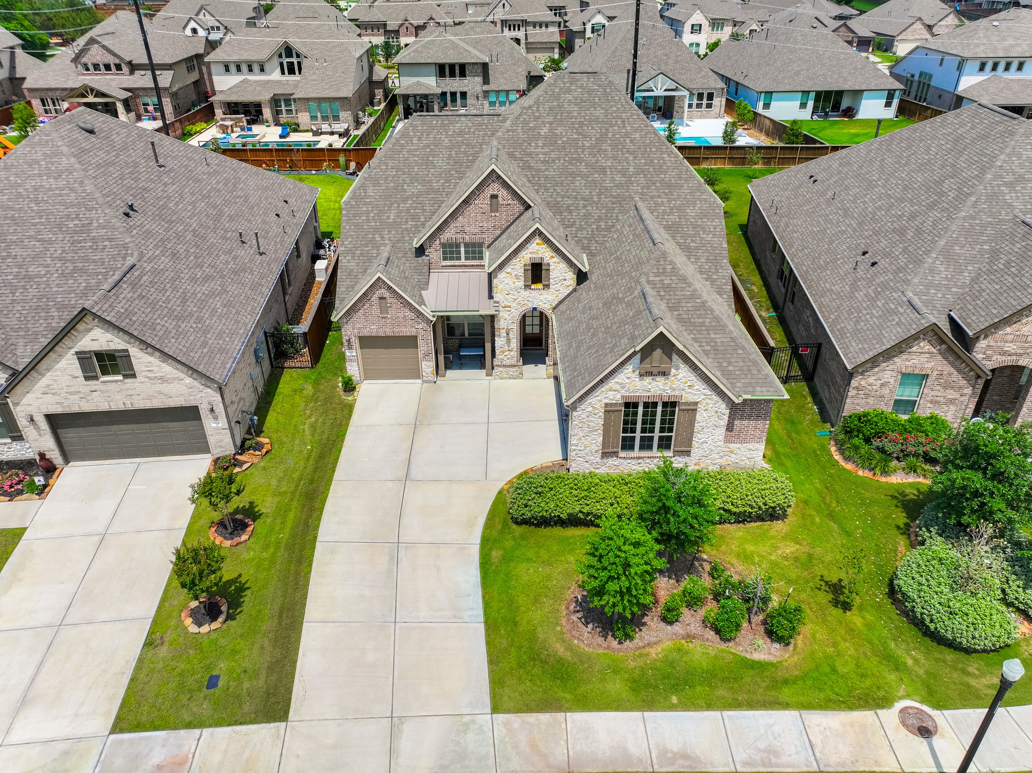 8110 Copper Rock Drive Property Photo 3