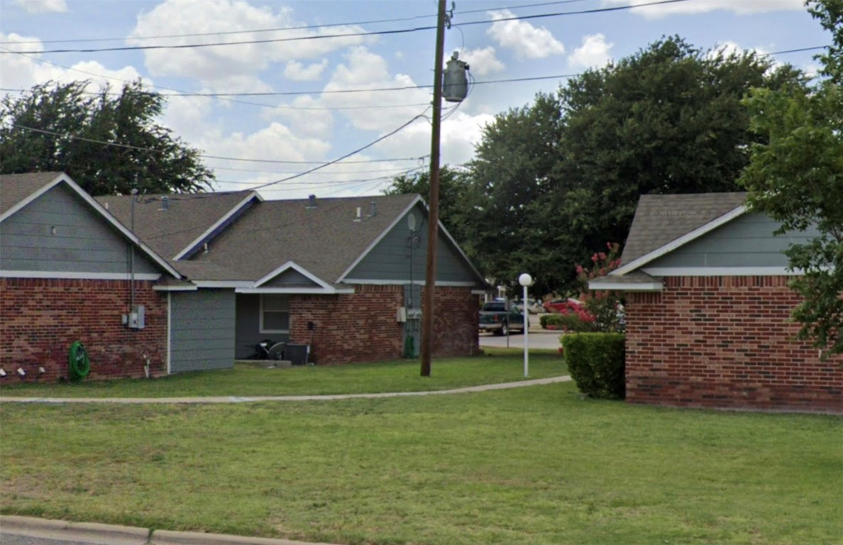 305 N Everts Street Property Photo 4