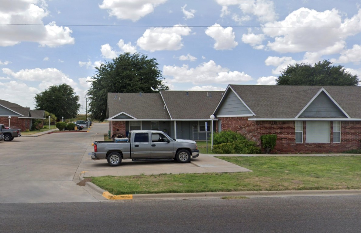 305 N Everts Street Property Photo 6