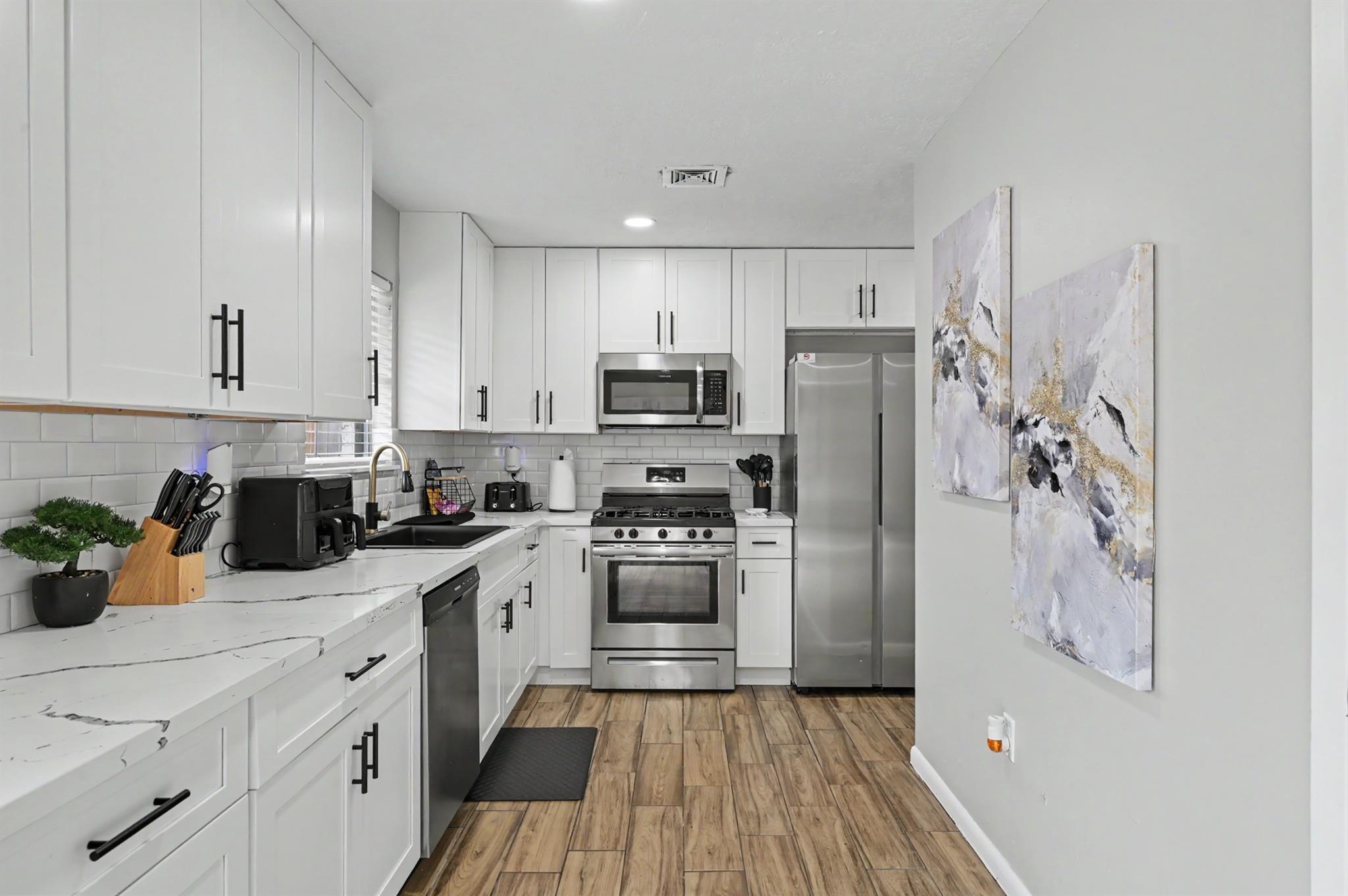 9515 Highmeadow Drive Property Photo 11