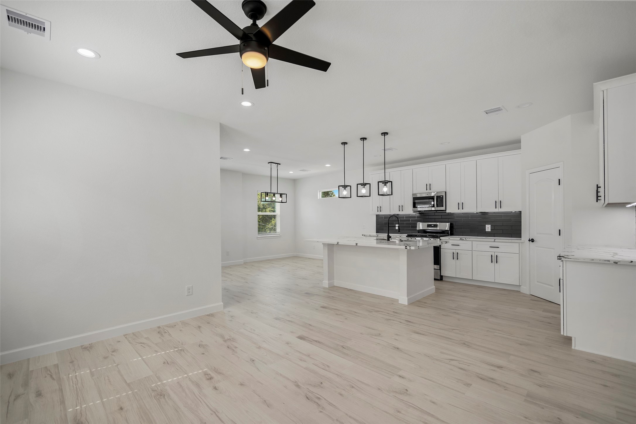 1078 Saint Clair Street B Property Photo 14