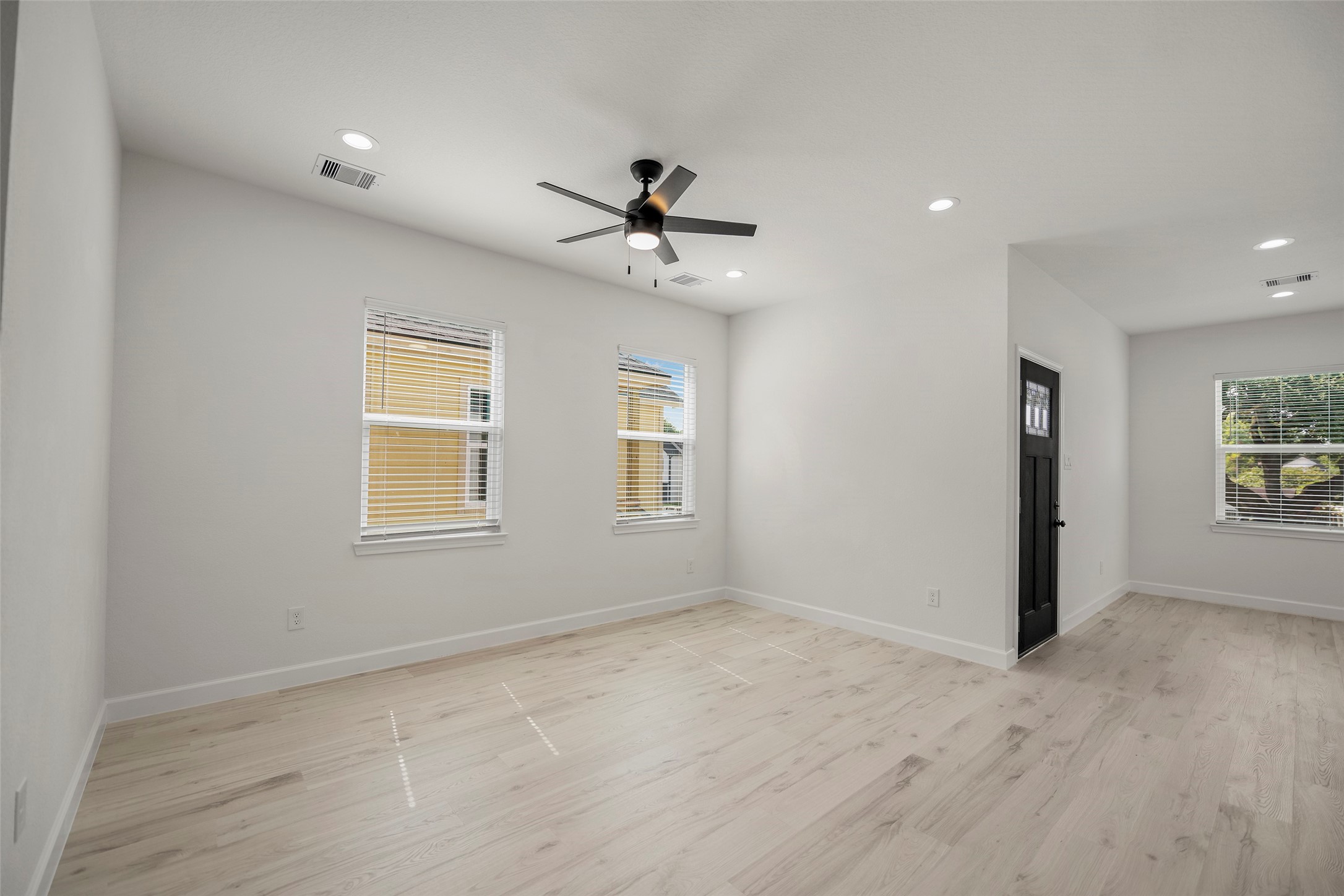 1078 Saint Clair Street B Property Photo 15