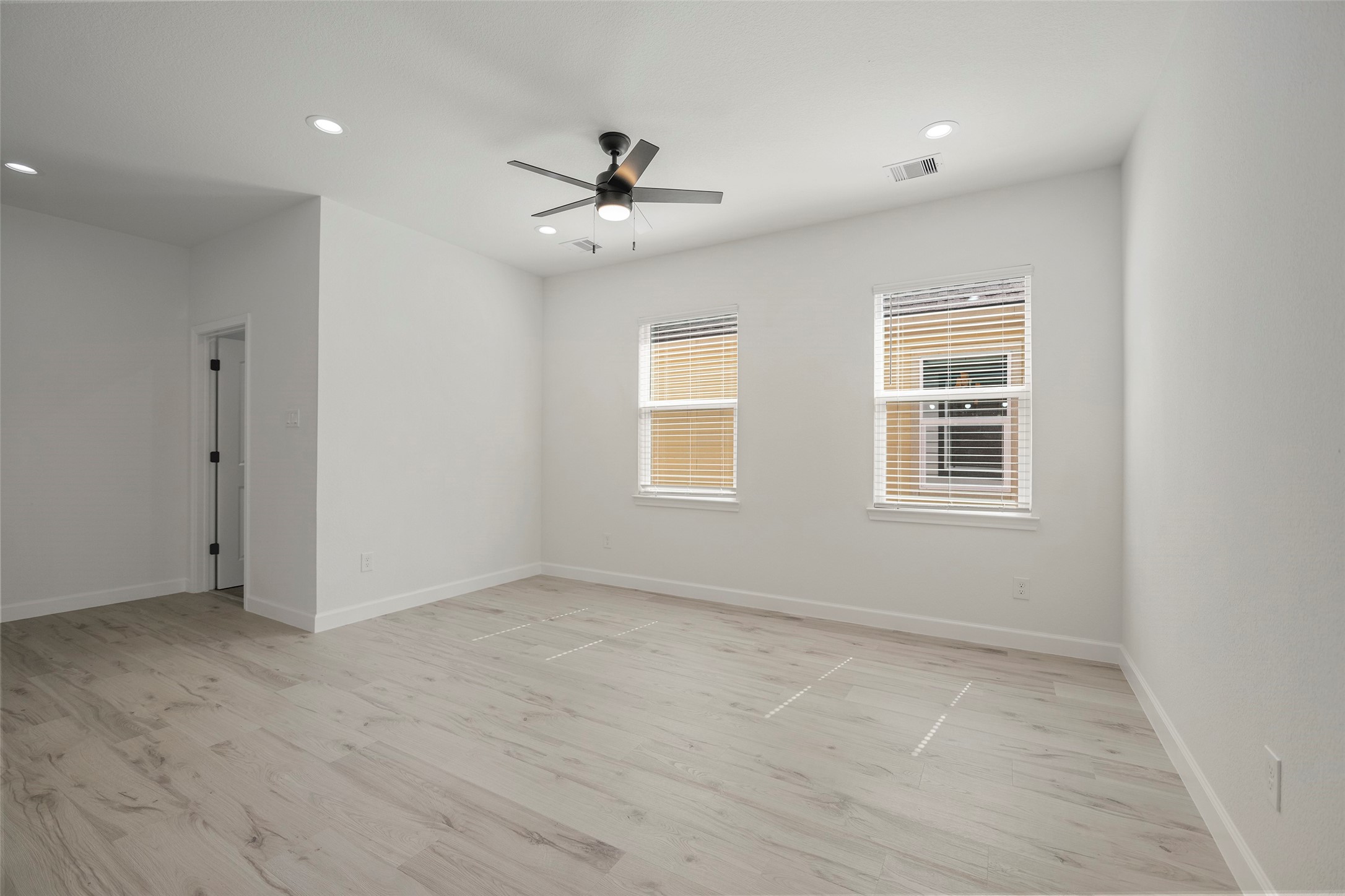 1078 Saint Clair Street B Property Photo 17