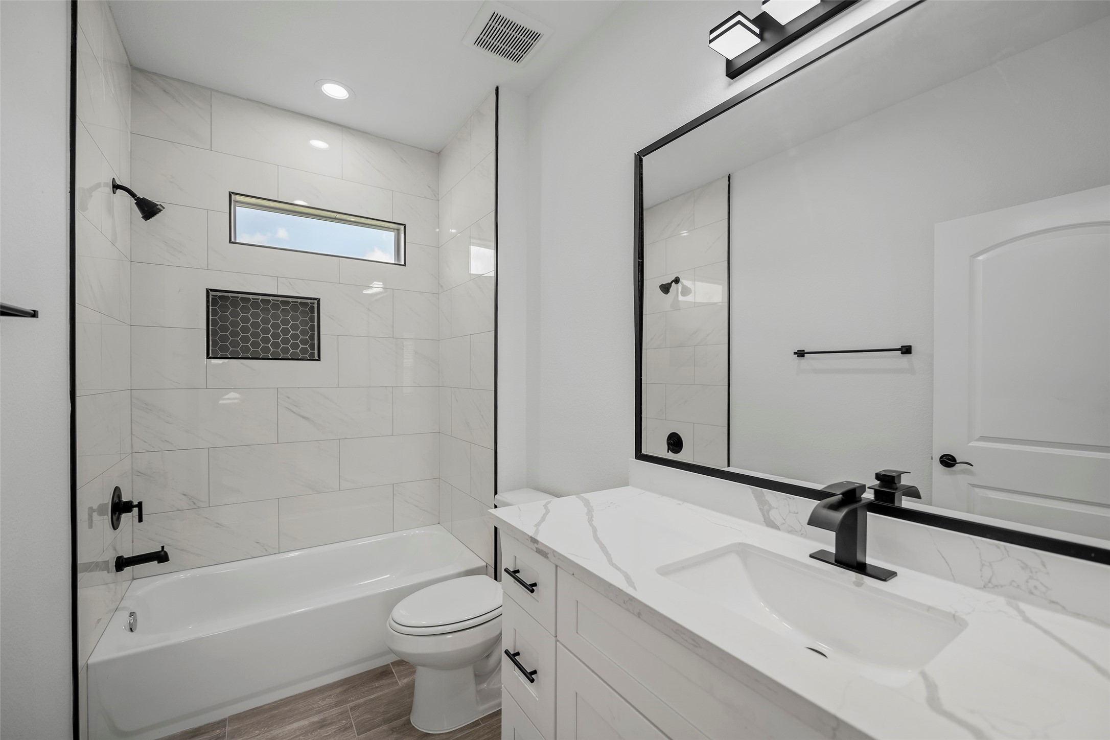 1078 Saint Clair Street B Property Photo 21