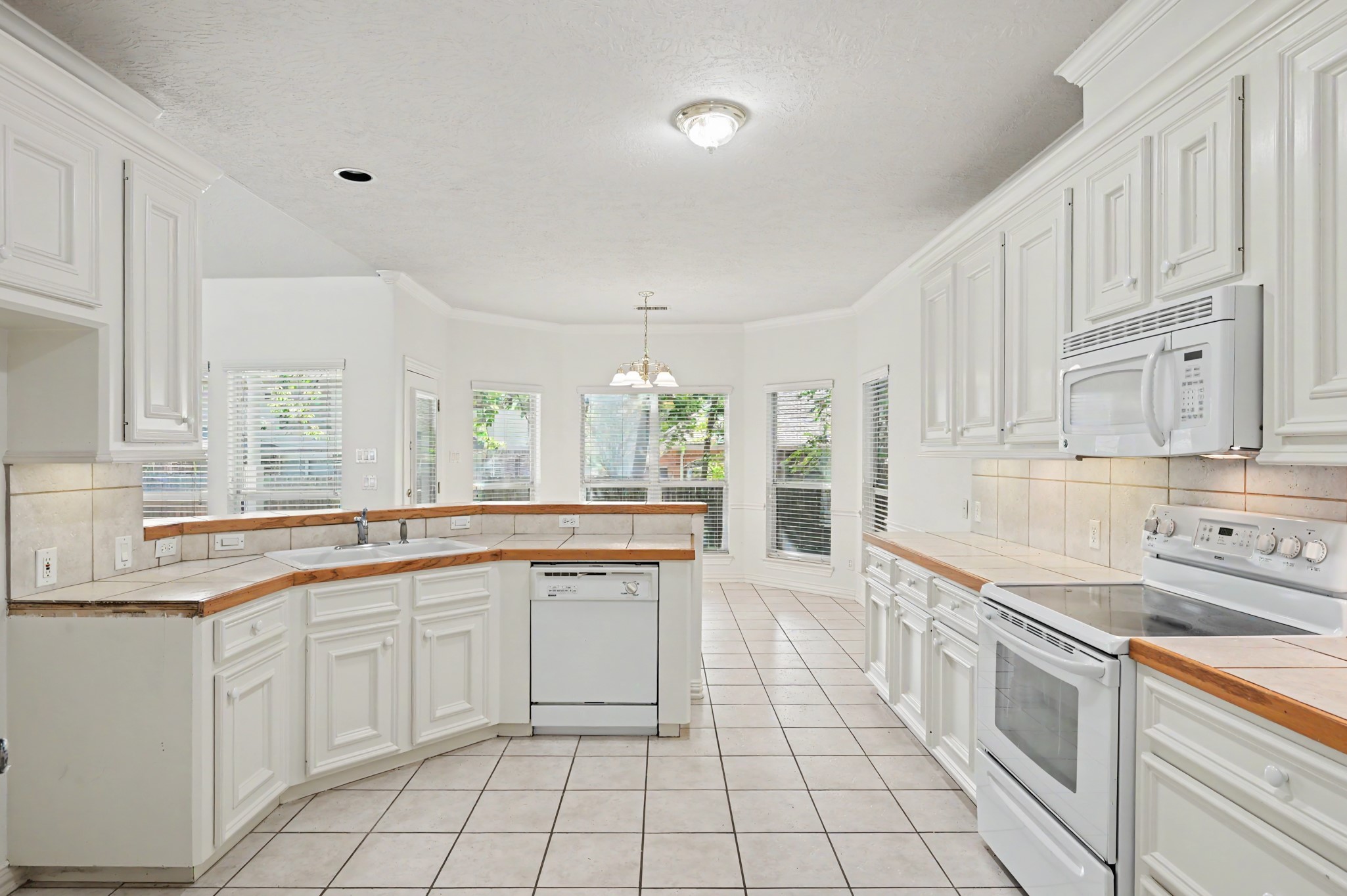 3334 Hemingway Drive Property Photo 8