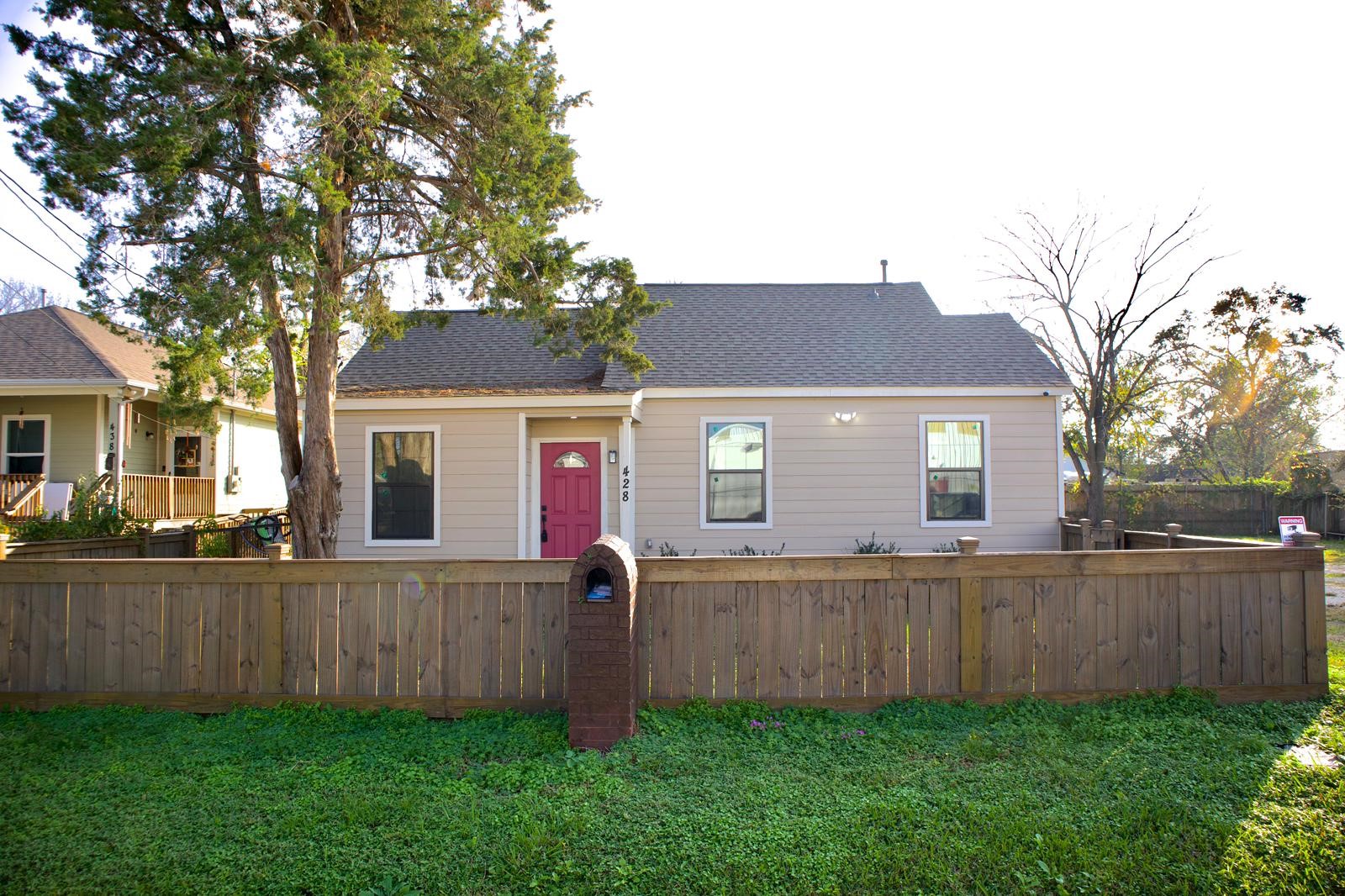 428 Van Molan Street Property Photo 2