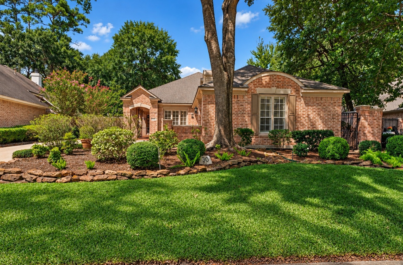 30 N Castlegreen Circle Property Photo 1