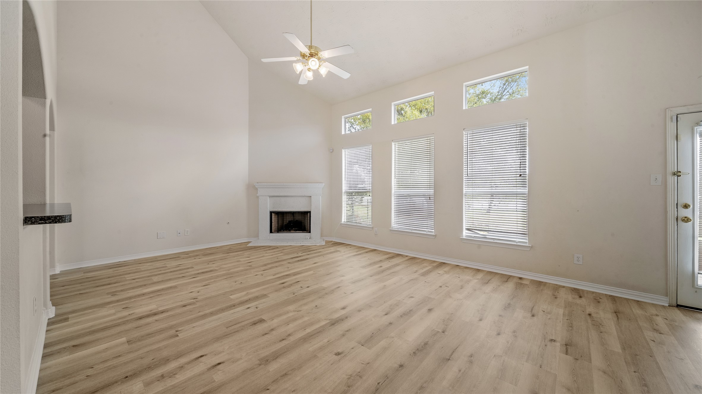 9219 E Lakeside Drive Property Photo 6