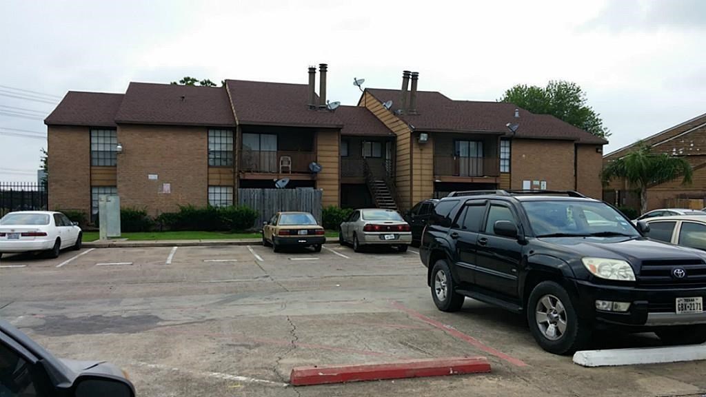 9090 S Braeswood Boulevard Property Photo 2