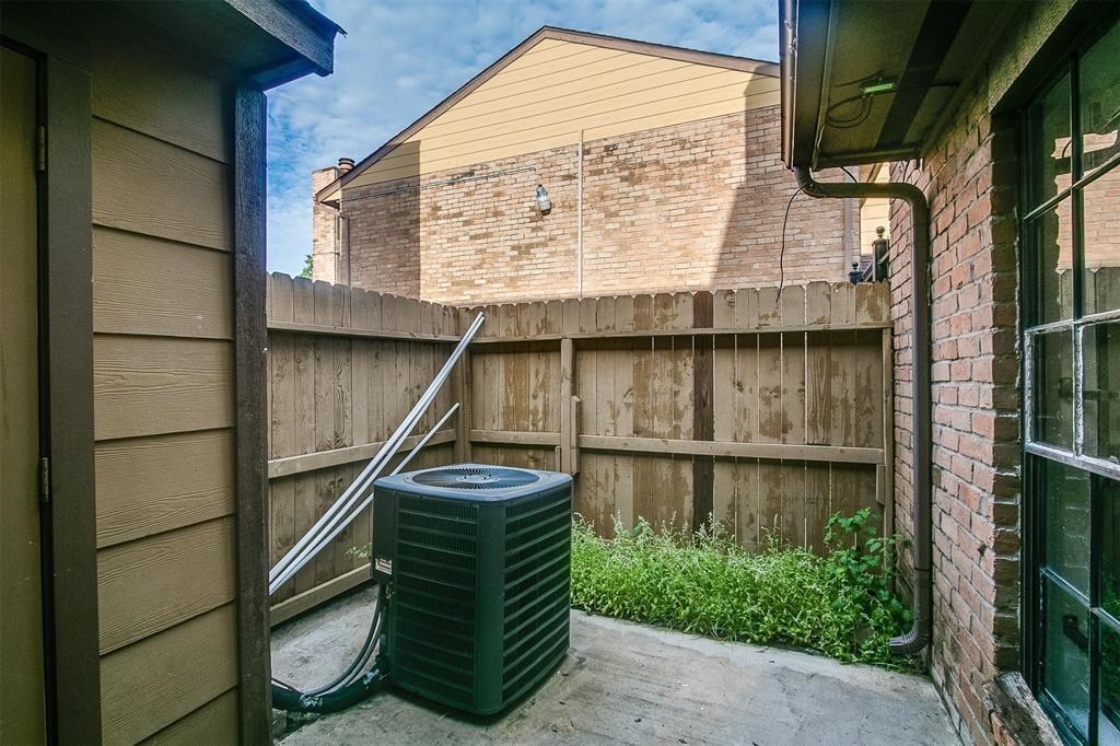 9090 S Braeswood Boulevard Property Photo 7