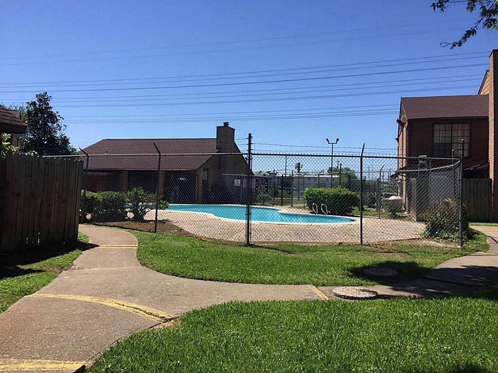9090 S Braeswood Boulevard Property Photo 9