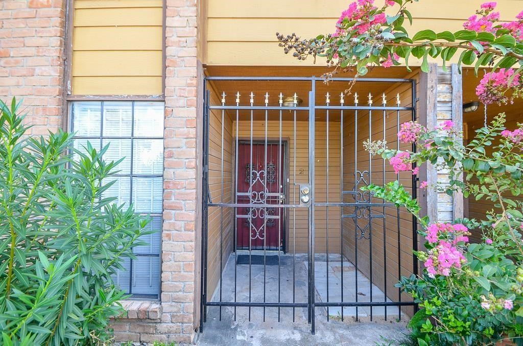 9090 S Braeswood Boulevard Property Photo 10