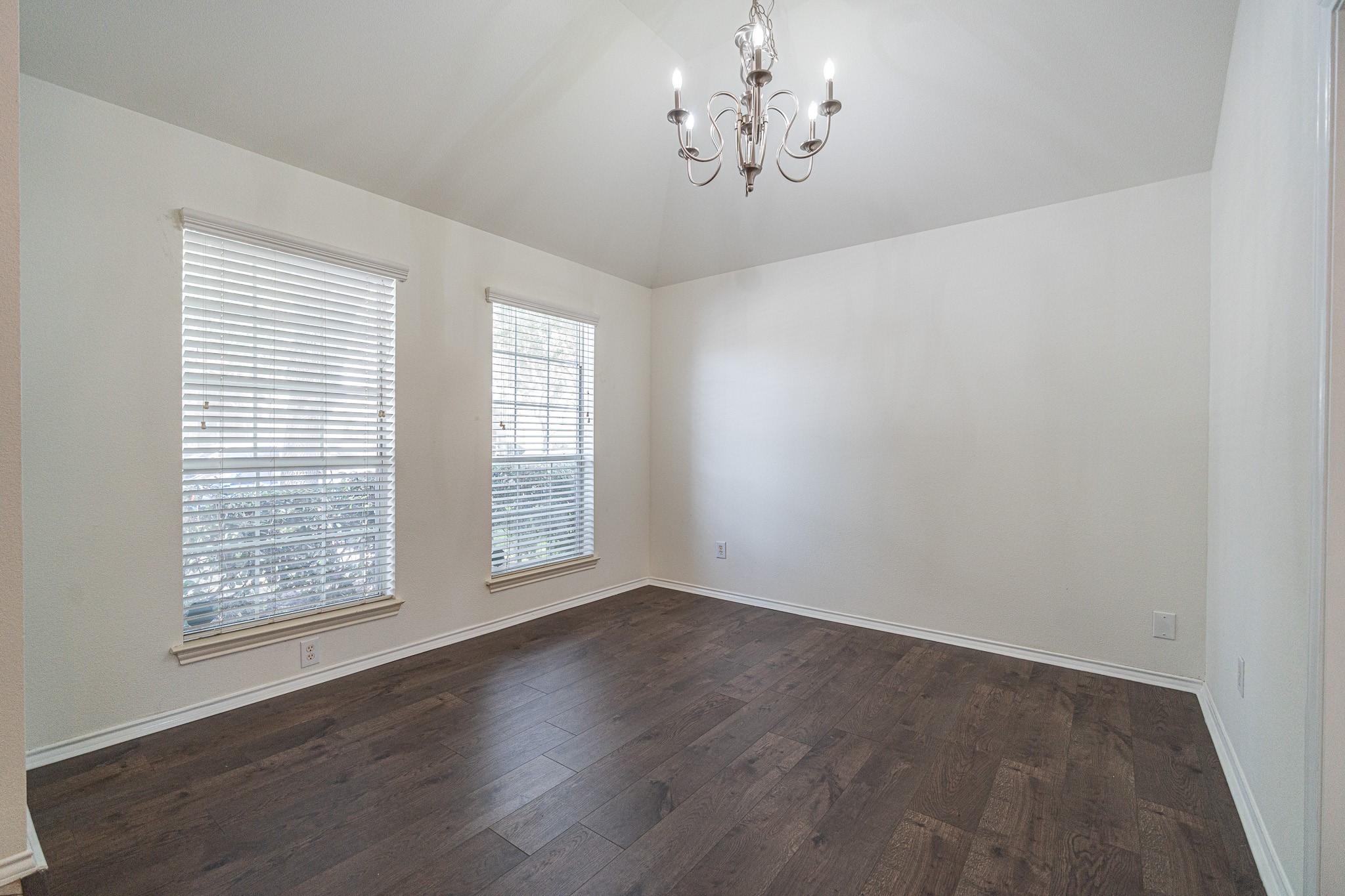 2111 Sailwind Drive Property Photo 3