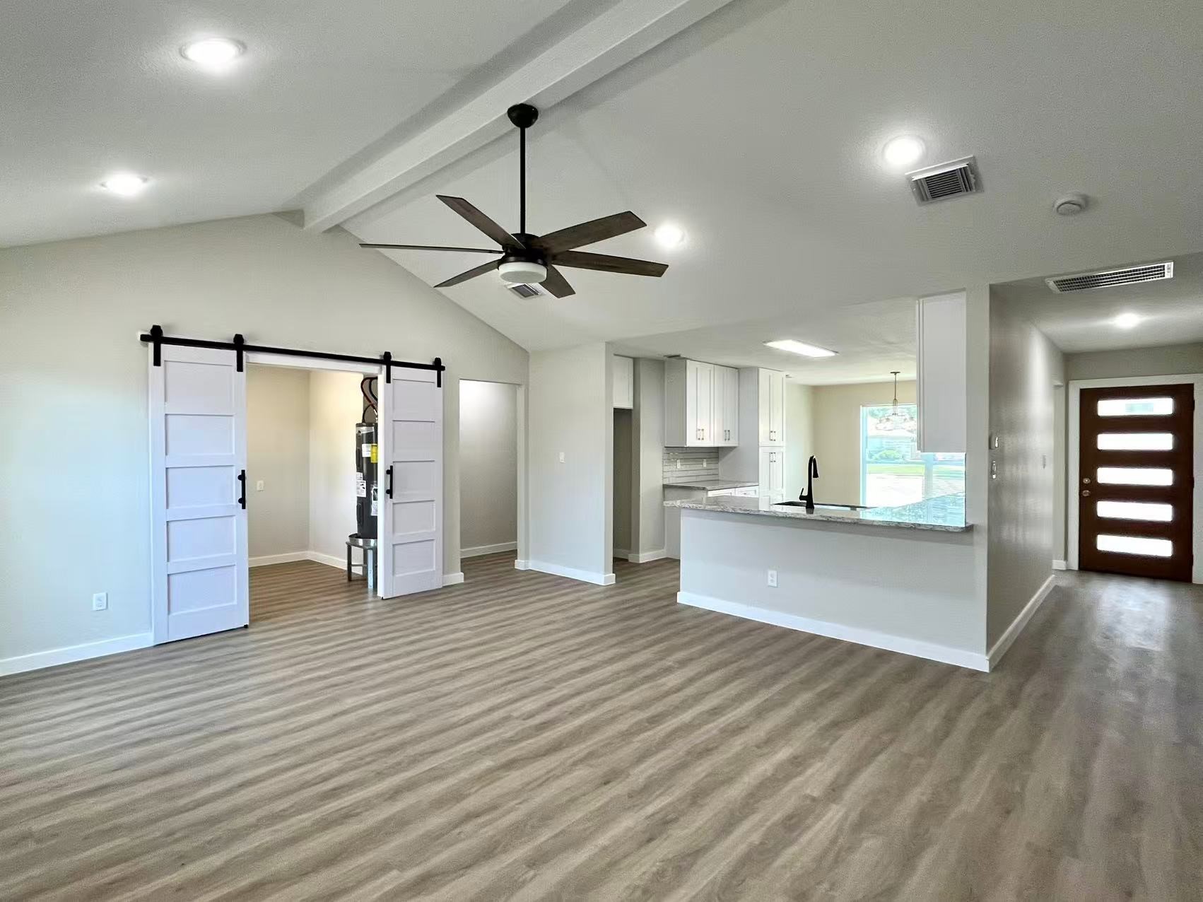 2910 Cherry Hills Drive Property Photo 5