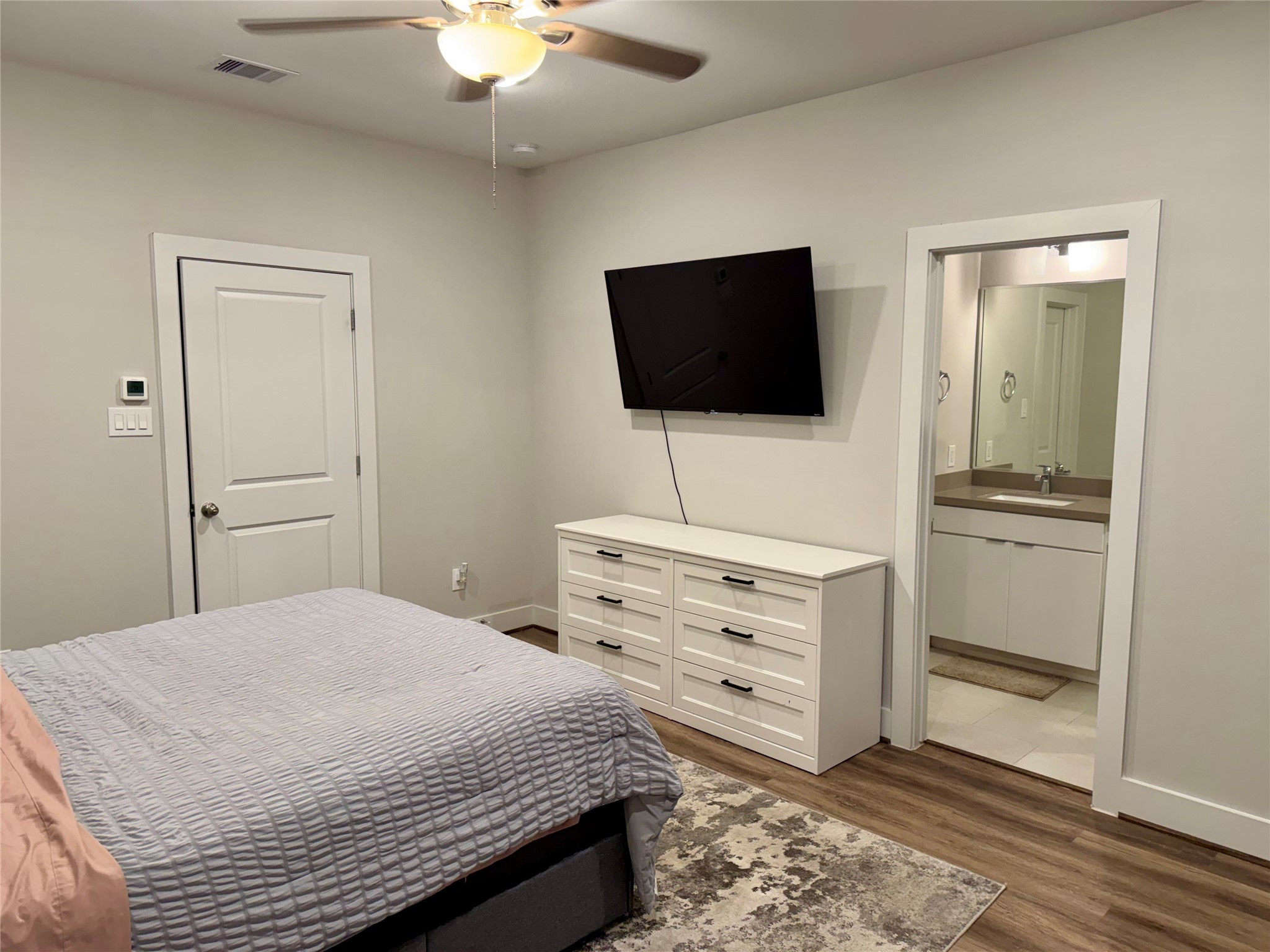 1282 N Post Oak Road A Property Photo 6