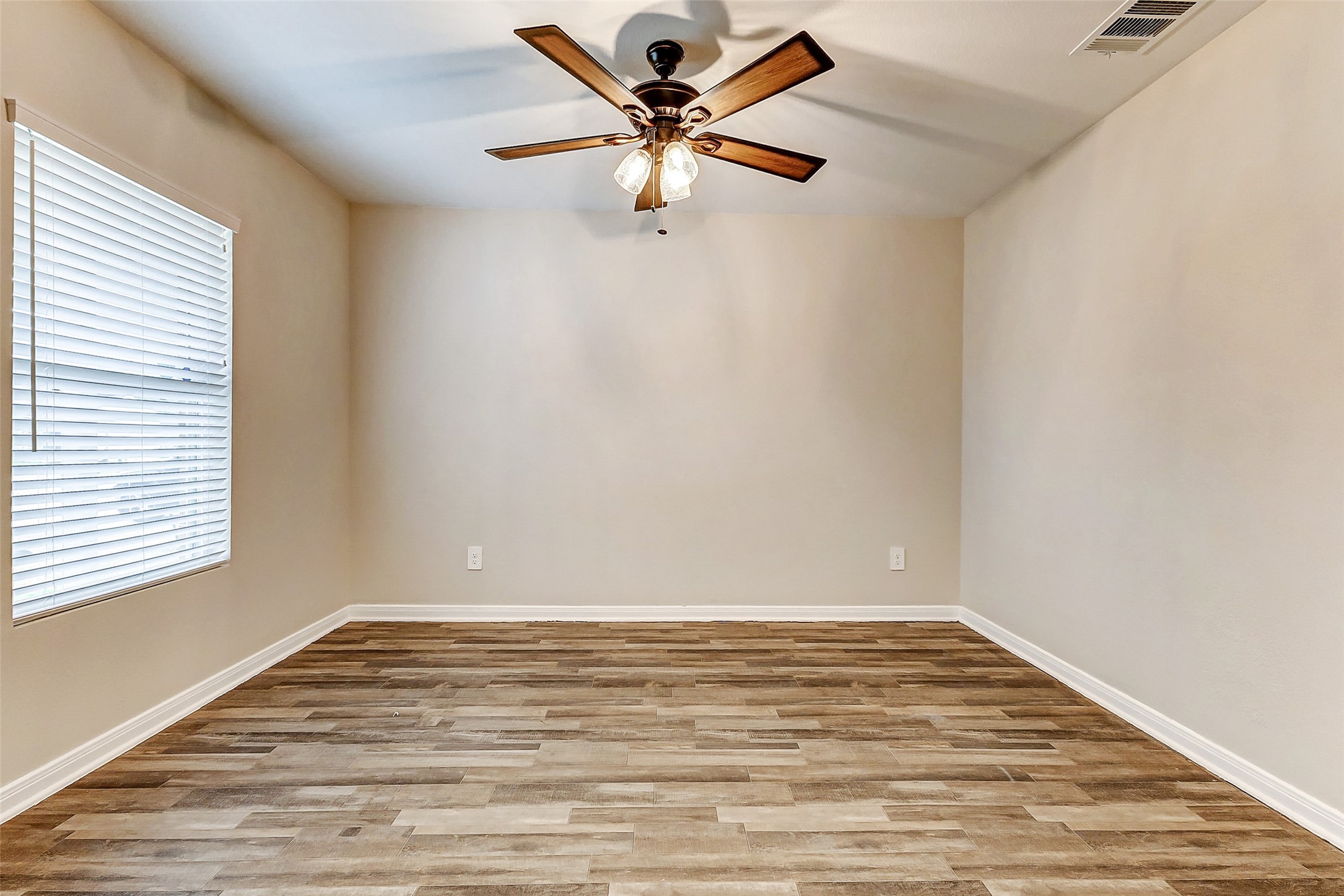 15766 Del Norte Drive Property Photo 5